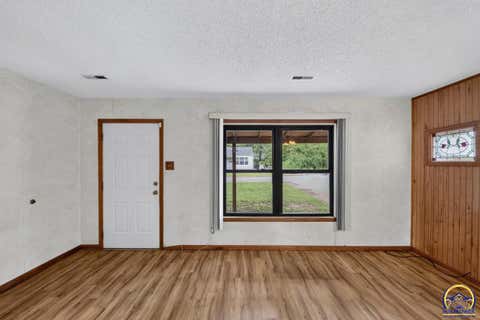 Tiny photo for 2530 SW Hillcrest Rd, Topeka, KS 66614 (MLS # 245941)