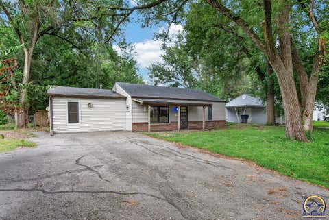 Tiny photo for 2530 SW Hillcrest Rd, Topeka, KS 66614 (MLS # 245941)