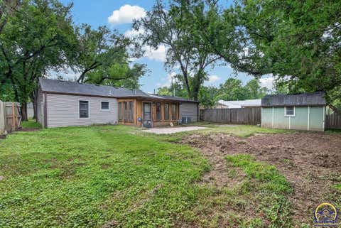 Tiny photo for 2530 SW Hillcrest Rd, Topeka, KS 66614 (MLS # 245941)