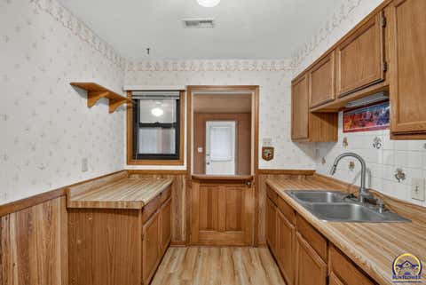 Tiny photo for 2530 SW Hillcrest Rd, Topeka, KS 66614 (MLS # 245941)