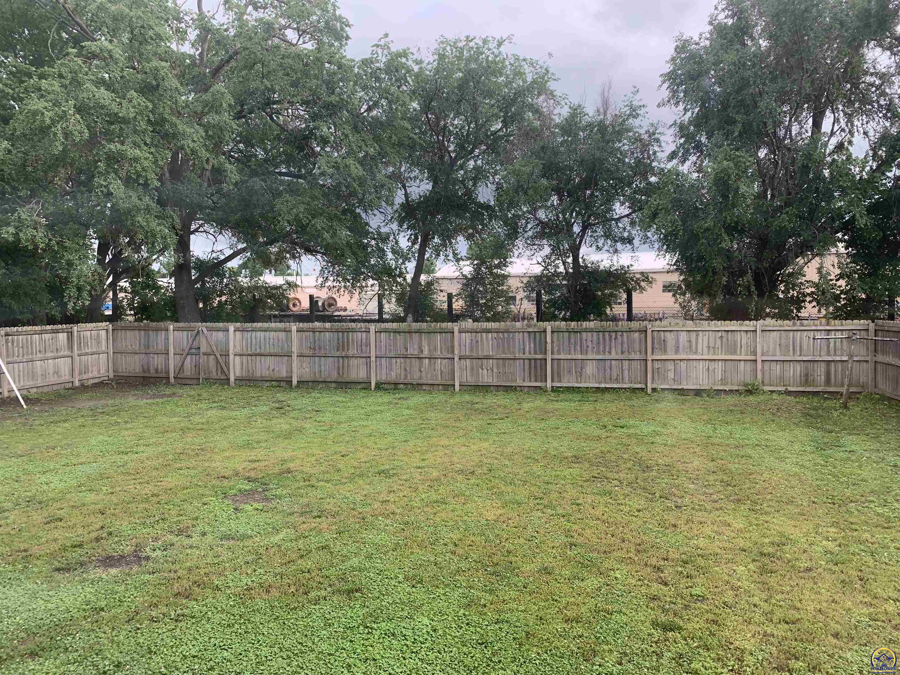 Topeka, Kansas 66616, United States, 3 Bedrooms Bedrooms, ,2 BathroomsBathrooms,Residential,Pending,57829