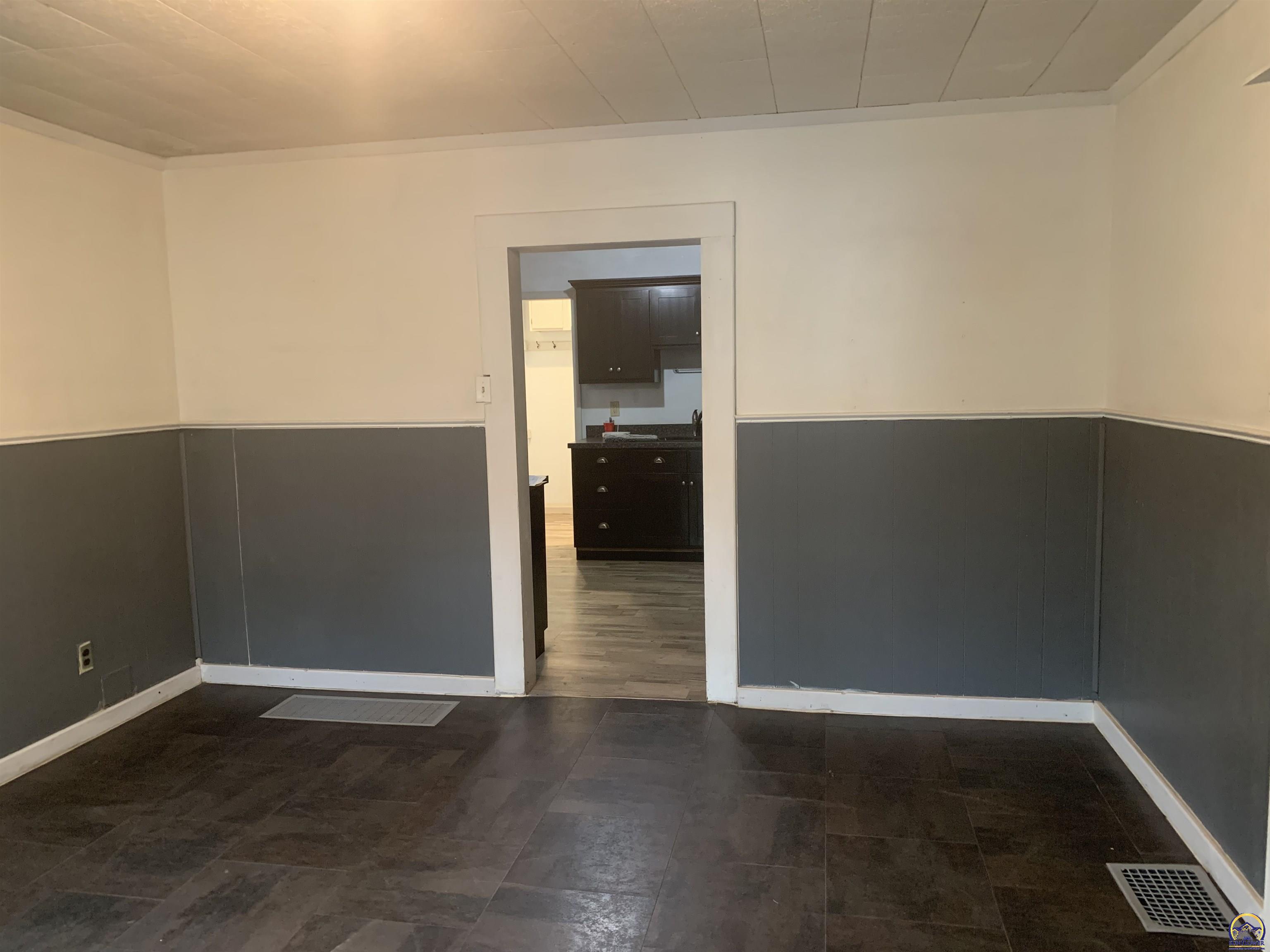 Topeka, Kansas 66616, United States, 3 Bedrooms Bedrooms, ,2 BathroomsBathrooms,Residential,Pending,57829