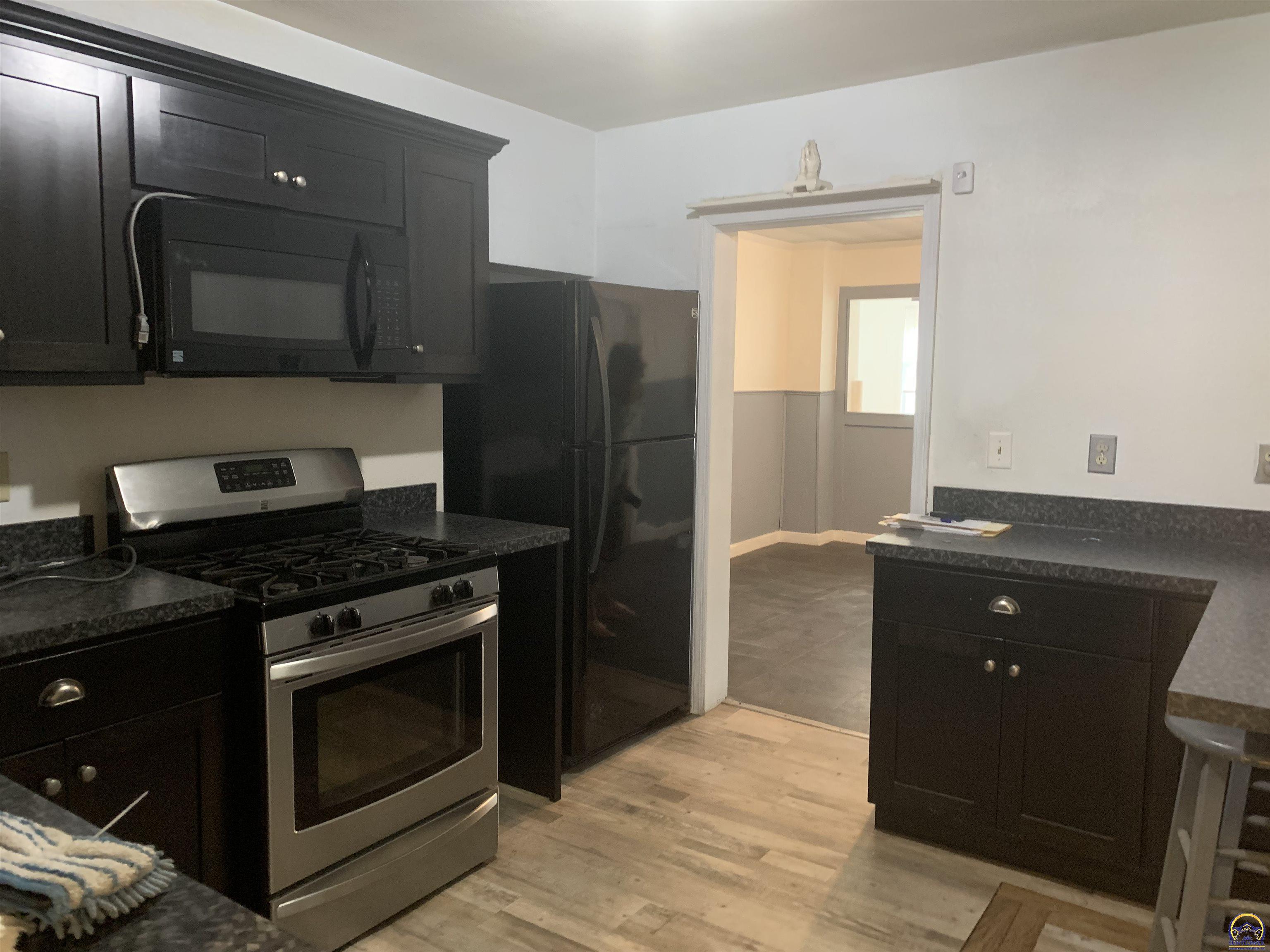 Topeka, Kansas 66616, United States, 3 Bedrooms Bedrooms, ,2 BathroomsBathrooms,Residential,Pending,57829