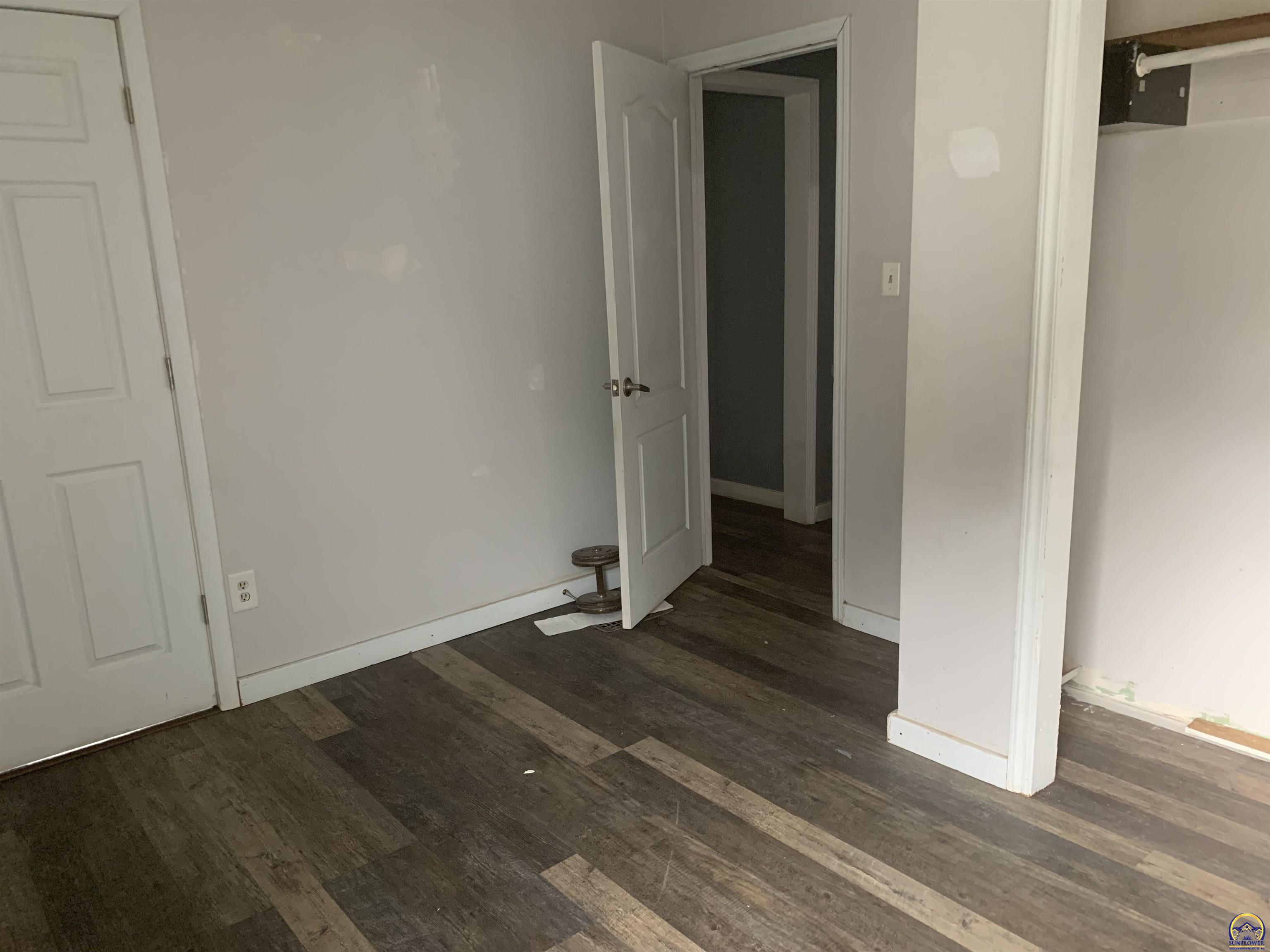 Topeka, Kansas 66616, United States, 3 Bedrooms Bedrooms, ,2 BathroomsBathrooms,Residential,Pending,57829