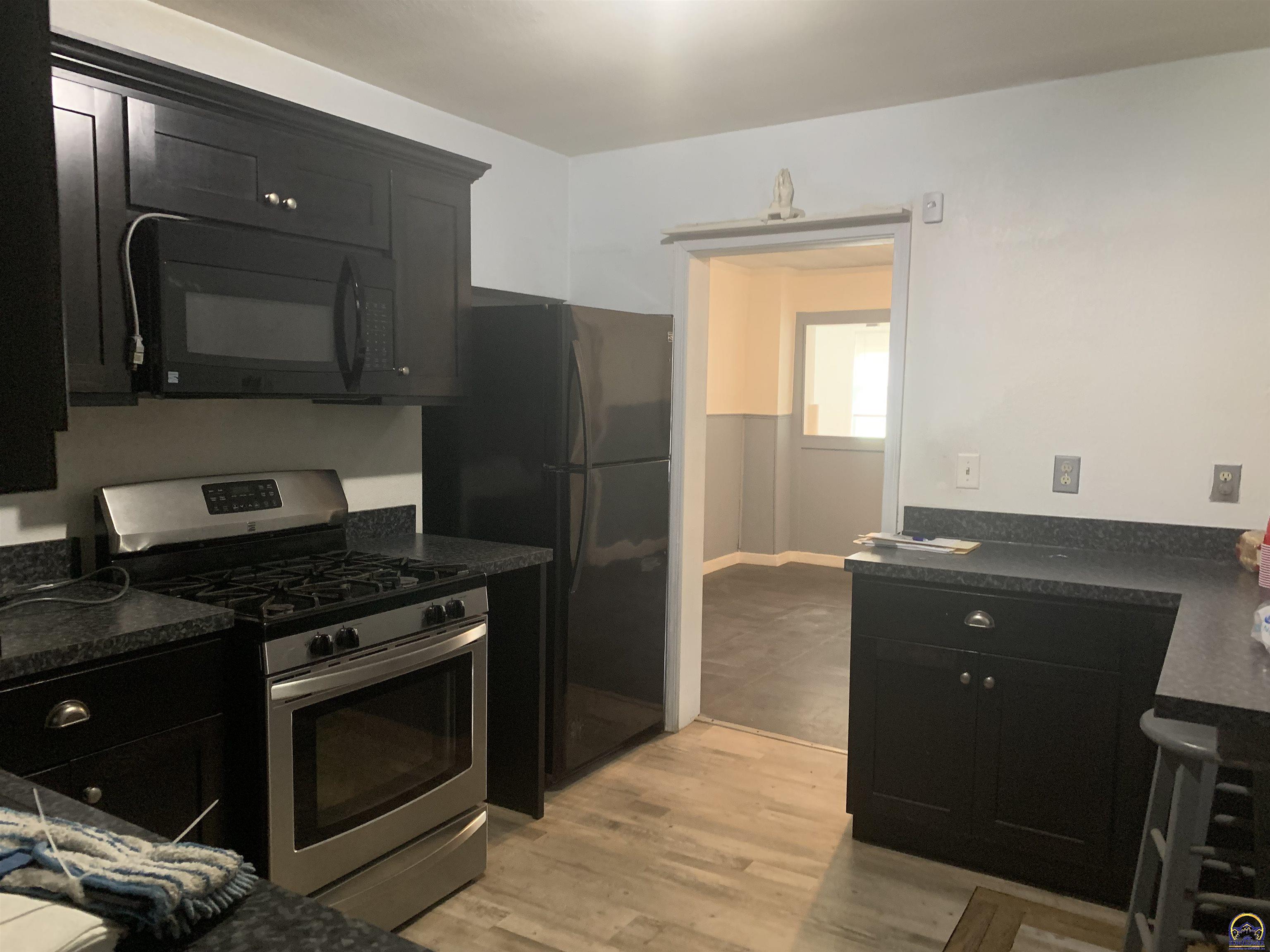 Topeka, Kansas 66616, United States, 3 Bedrooms Bedrooms, ,2 BathroomsBathrooms,Residential,Pending,57829