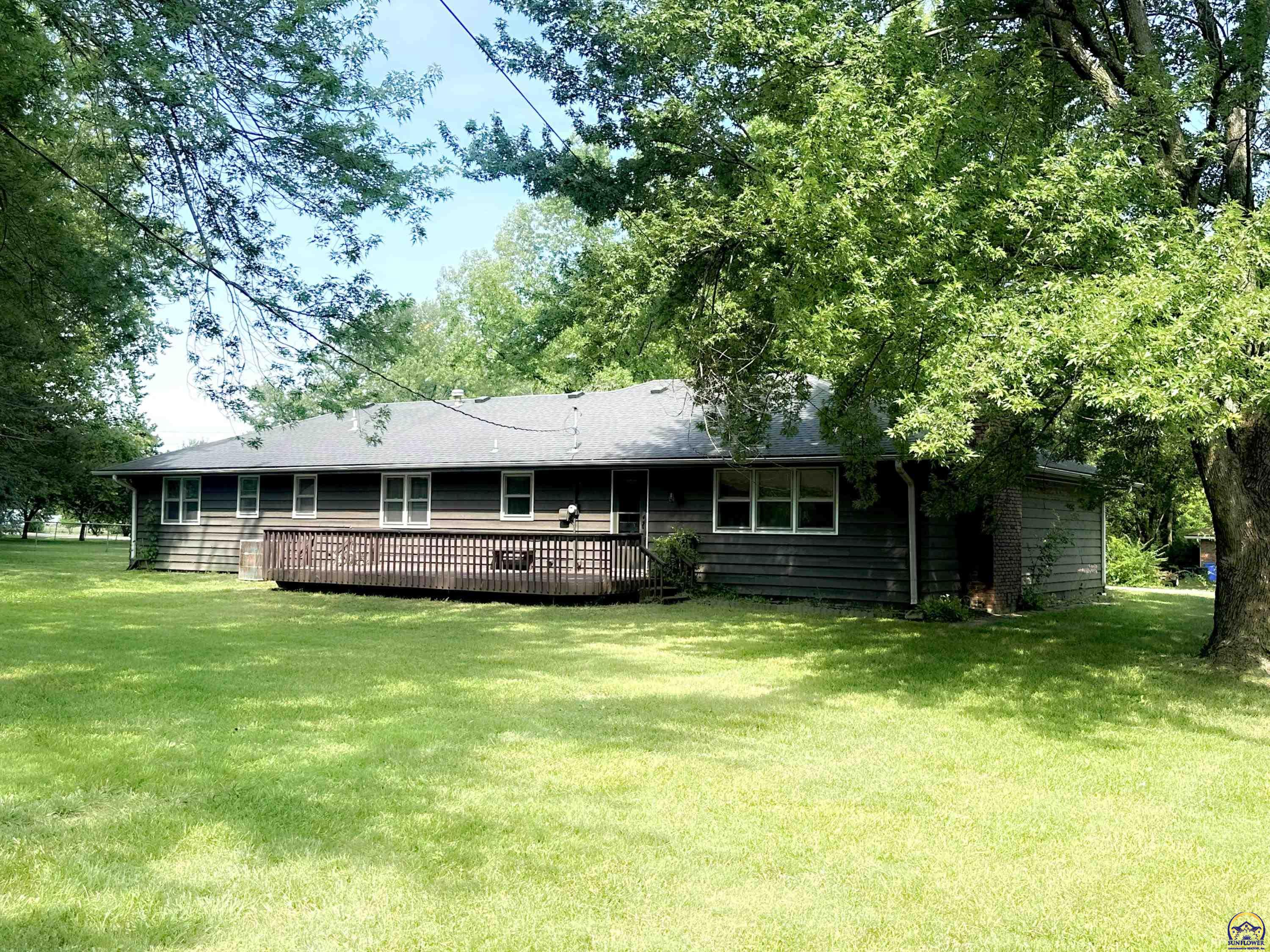 Topeka, Kansas 66605, United States, 3 Bedrooms Bedrooms, ,3 BathroomsBathrooms,Residential,Pending,50281