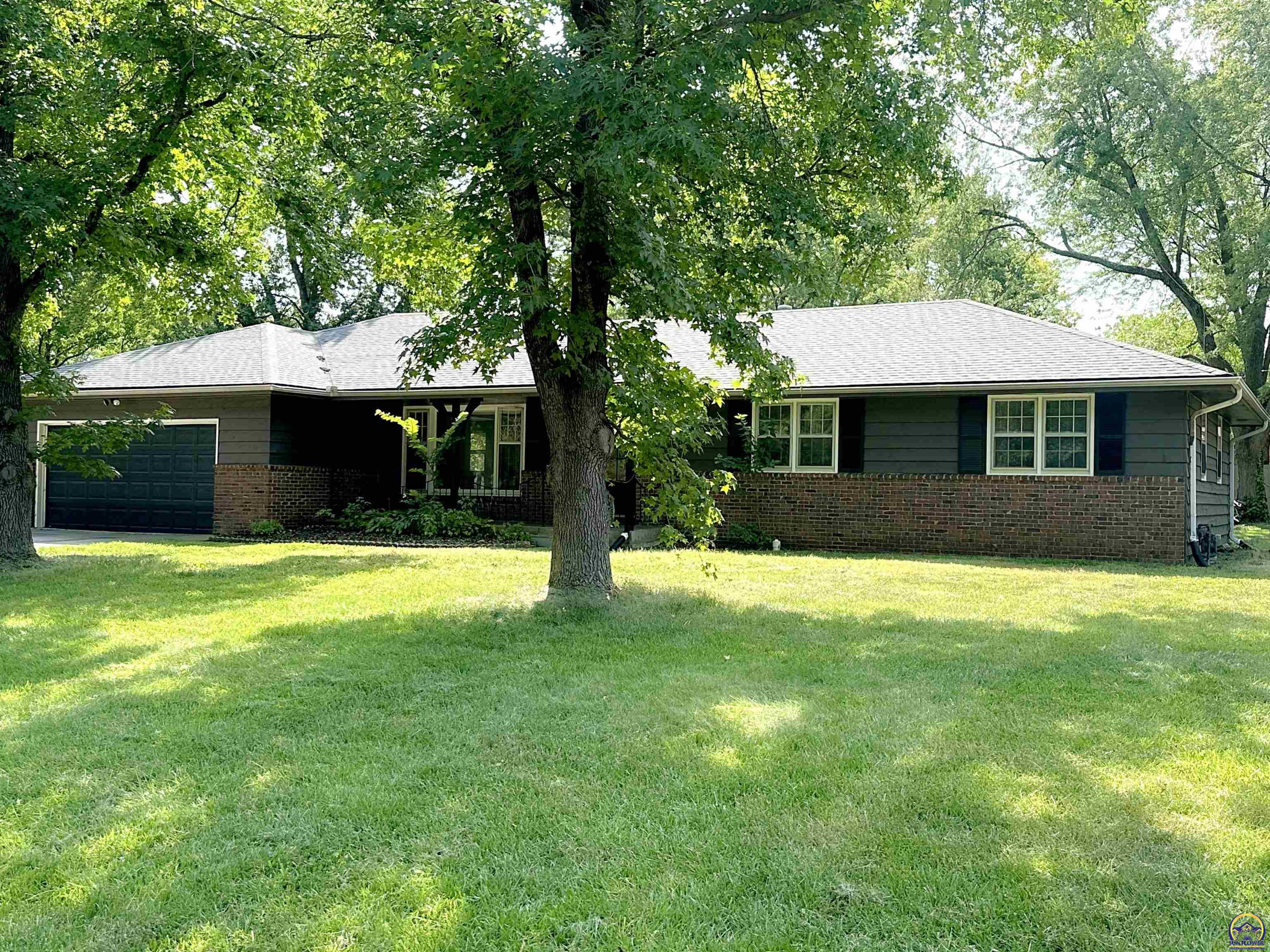 Topeka, Kansas 66605, United States, 3 Bedrooms Bedrooms, ,3 BathroomsBathrooms,Residential,Pending,50281