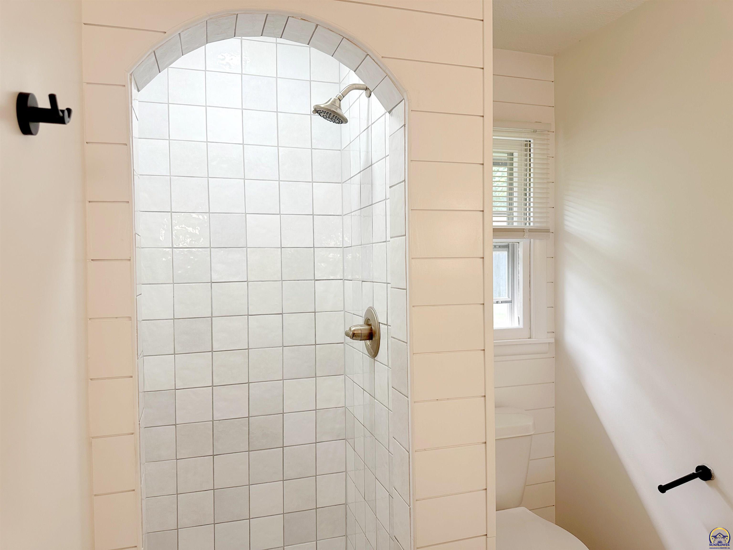 Topeka, Kansas 66605, United States, 3 Bedrooms Bedrooms, ,3 BathroomsBathrooms,Residential,Pending,50281