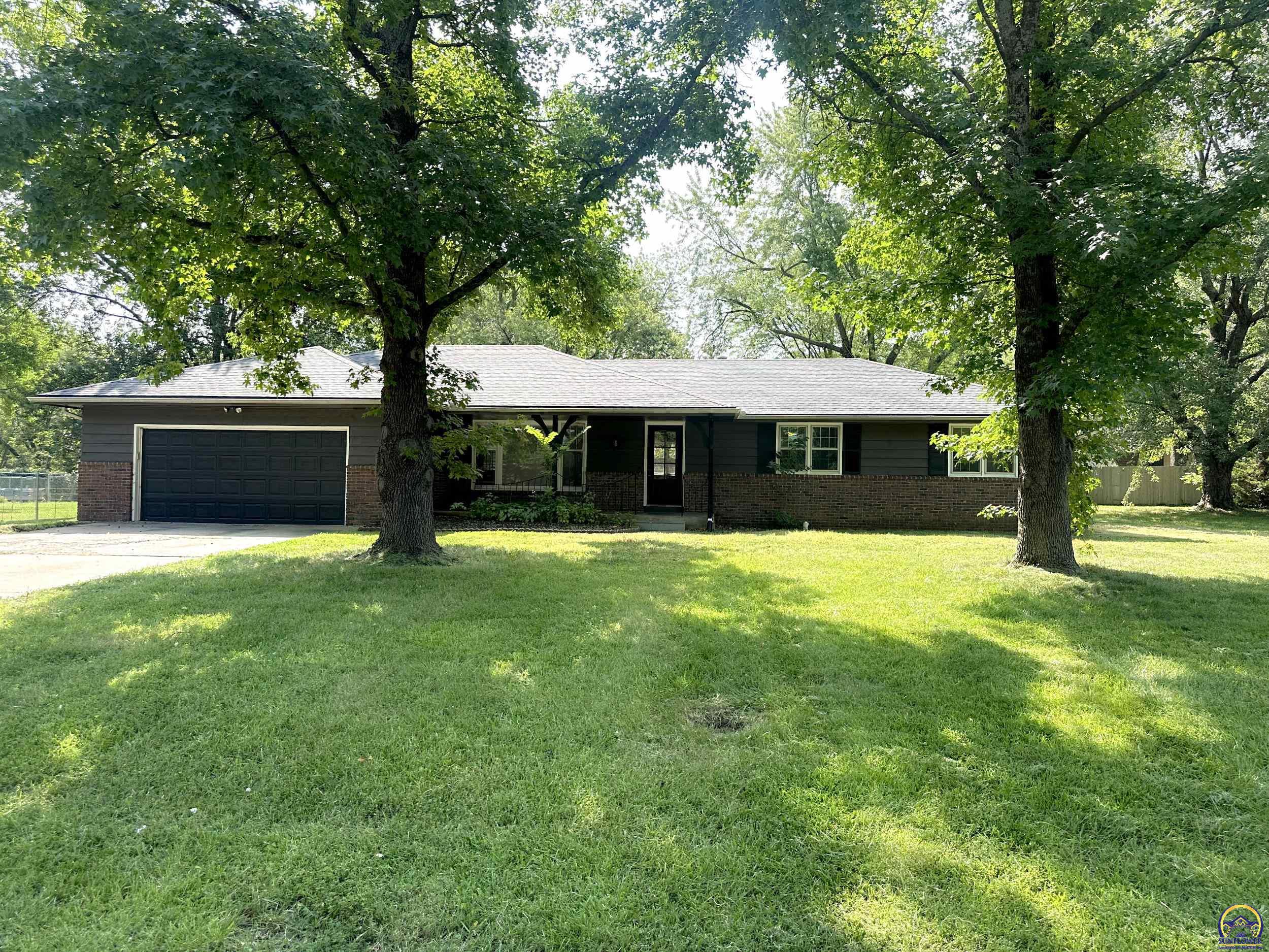 Topeka, Kansas 66605, United States, 3 Bedrooms Bedrooms, ,3 BathroomsBathrooms,Residential,Pending,50281