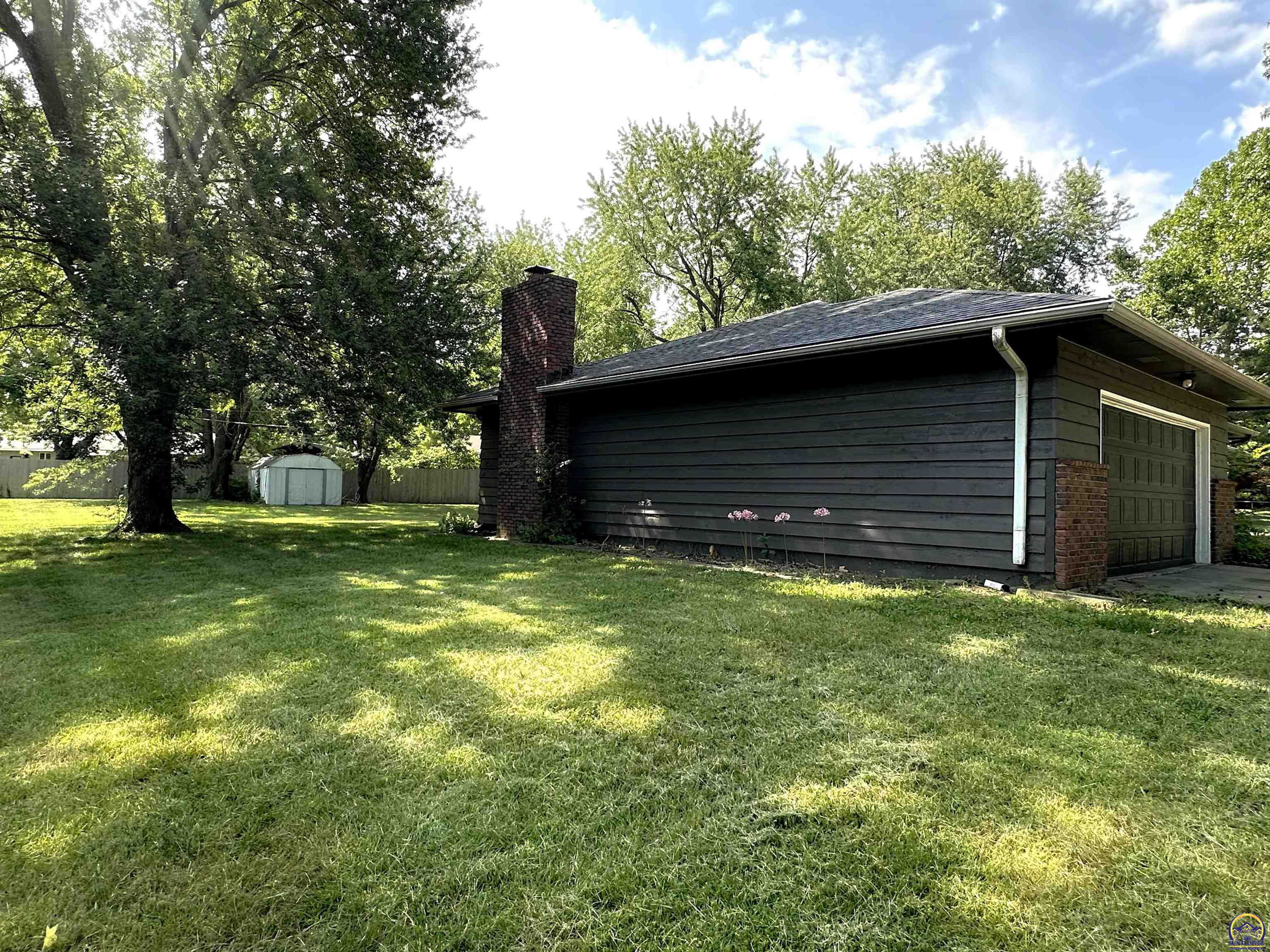 Topeka, Kansas 66605, United States, 3 Bedrooms Bedrooms, ,3 BathroomsBathrooms,Residential,Pending,50281