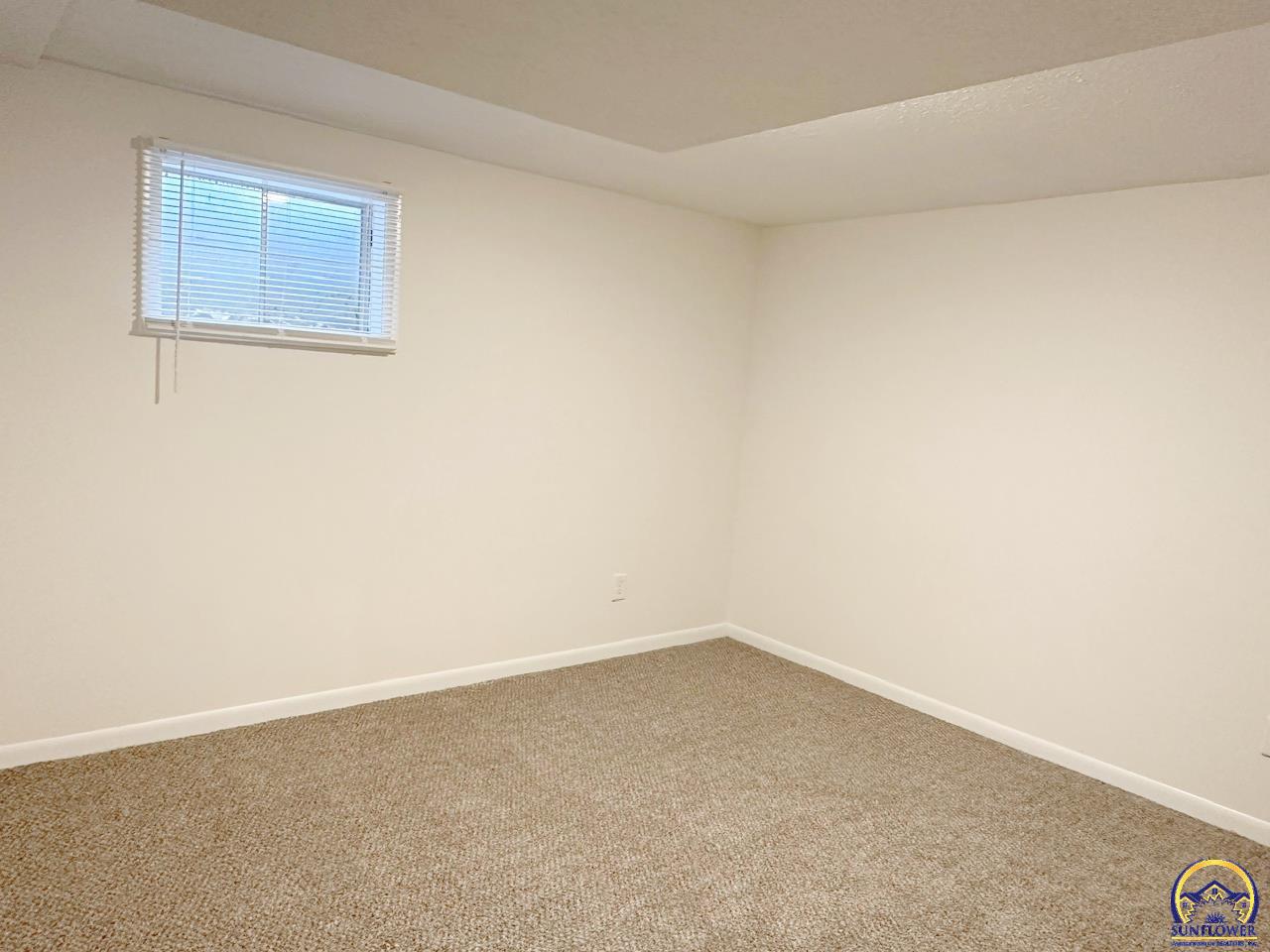 Topeka, Kansas 66605, United States, 3 Bedrooms Bedrooms, ,3 BathroomsBathrooms,Residential,Pending,50281