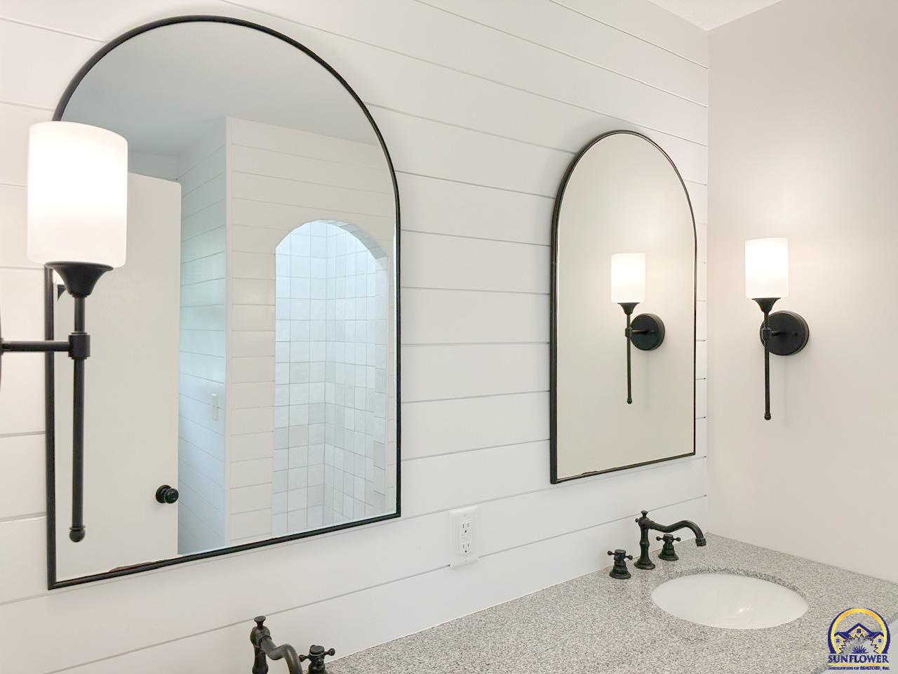 Topeka, Kansas 66605, United States, 3 Bedrooms Bedrooms, ,3 BathroomsBathrooms,Residential,Pending,50281