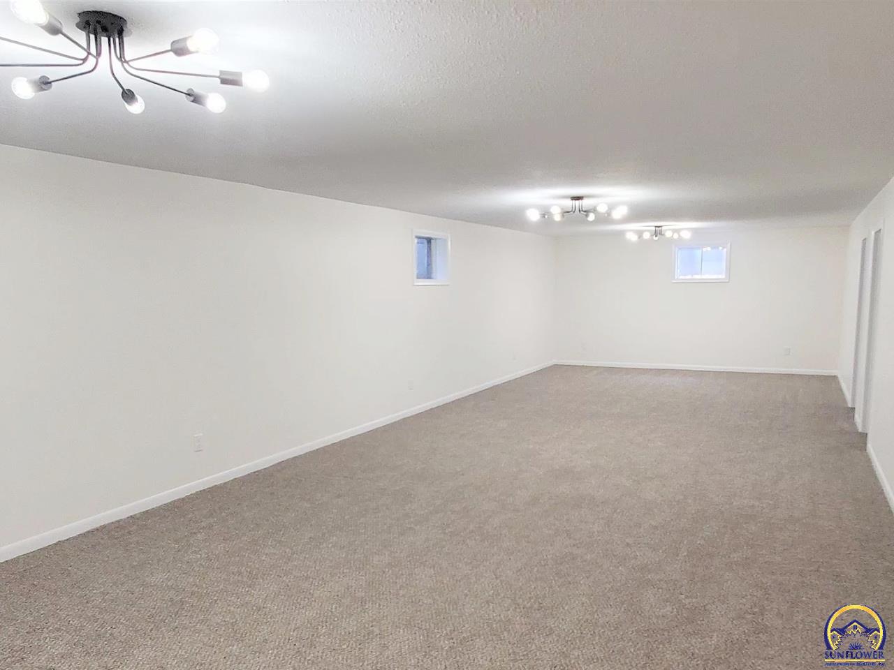 Topeka, Kansas 66605, United States, 3 Bedrooms Bedrooms, ,3 BathroomsBathrooms,Residential,Pending,50281