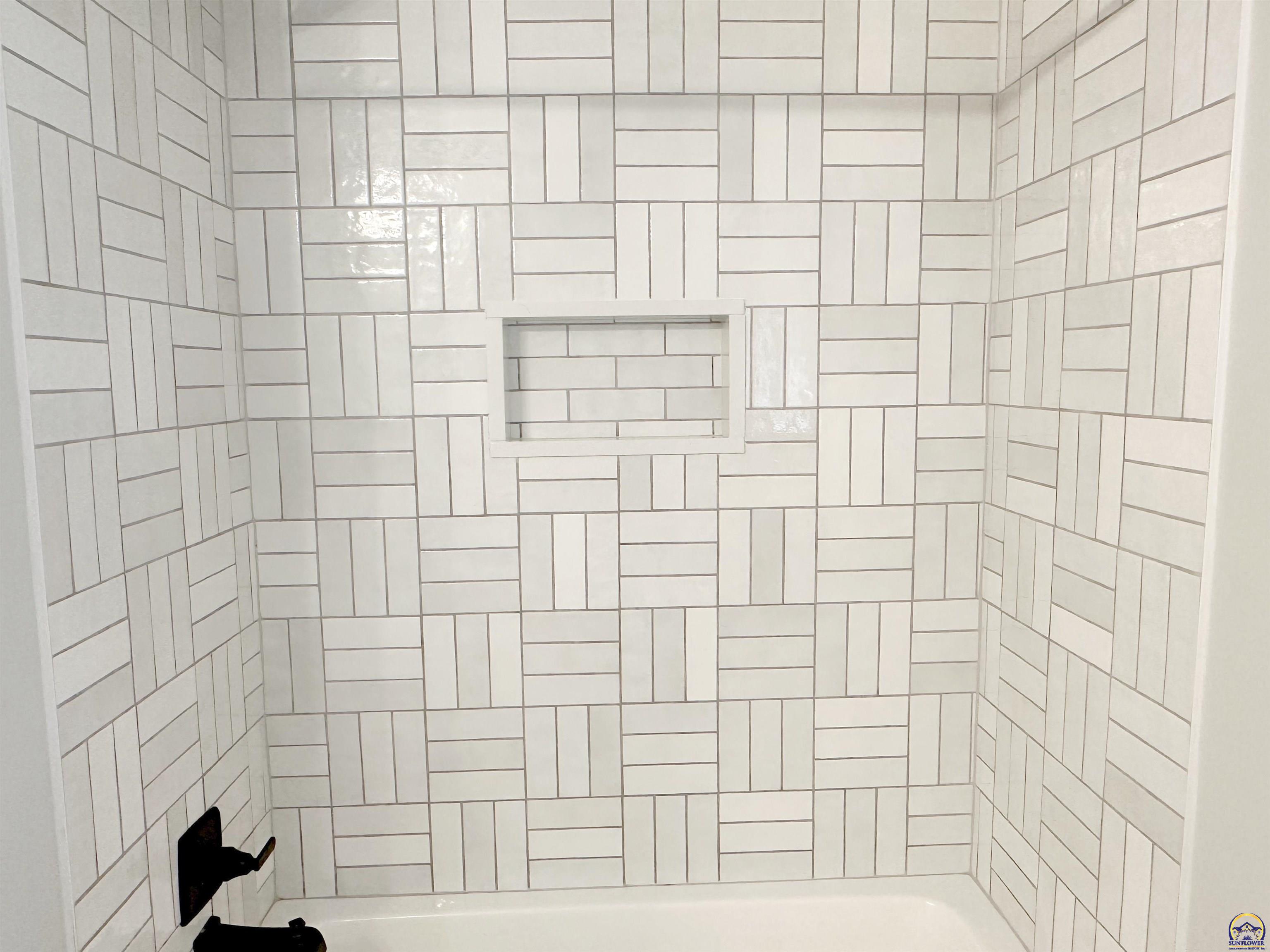 Topeka, Kansas 66605, United States, 3 Bedrooms Bedrooms, ,3 BathroomsBathrooms,Residential,Pending,50281