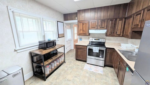 Tiny photo for 708 Union St, Emporia, KS 66801 (MLS # 246117)