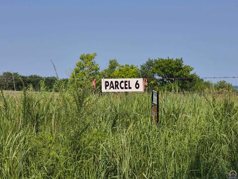 Photo of 6 NW Jennings Rd, Topeka, KS 66618 (MLS # 246557)