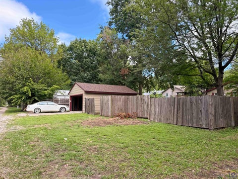 Tiny photo for 915 Lincoln St, Emporia, KS 66801 (MLS # 246747)