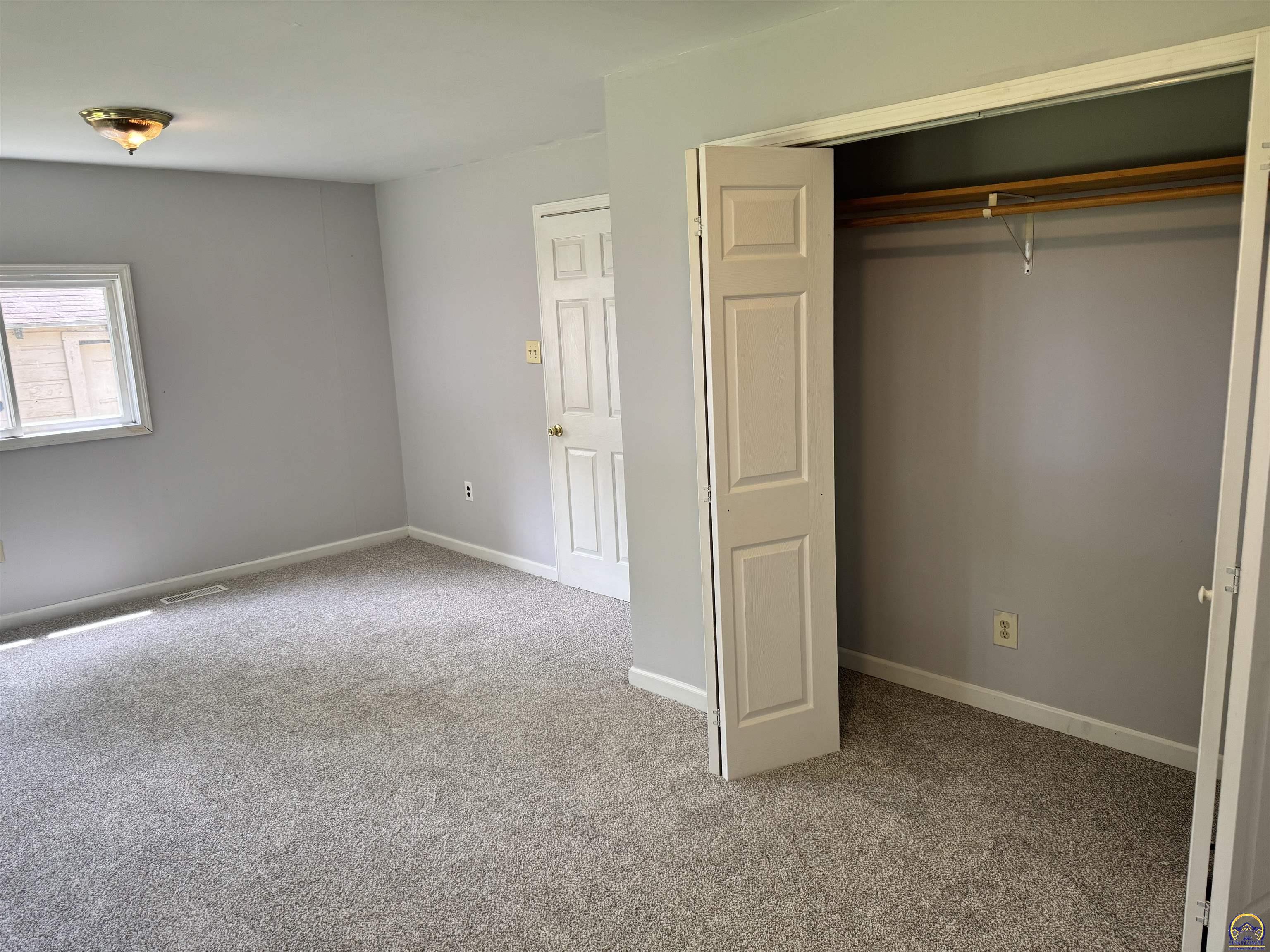 Topeka, Kansas 66618, United States, 3 Bedrooms Bedrooms, ,1 BathroomBathrooms,Residential,Pending,55669