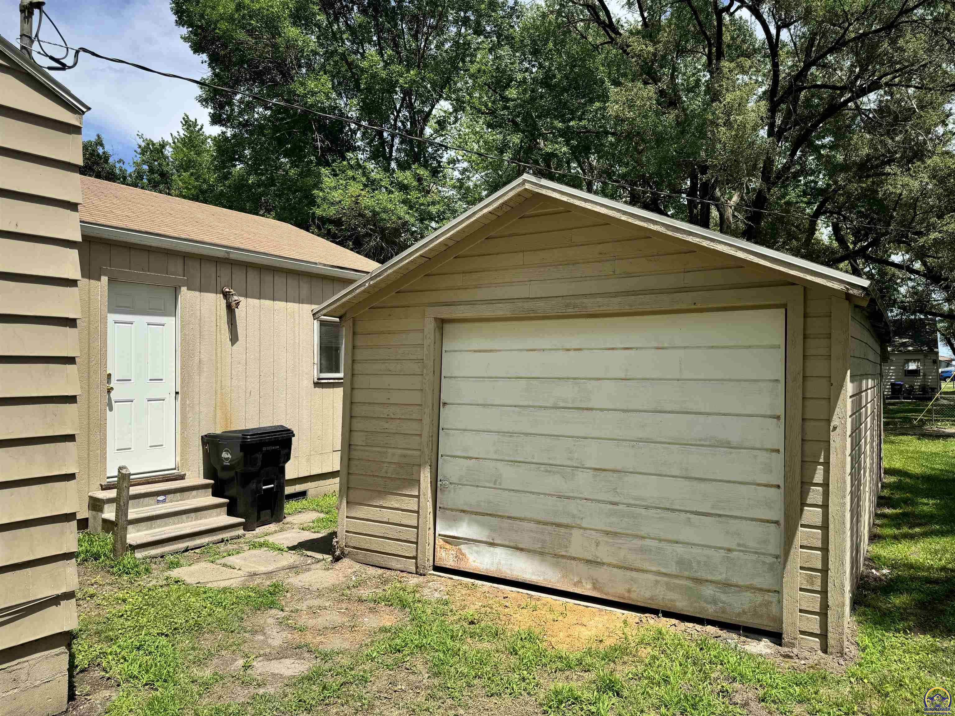 Topeka, Kansas 66618, United States, 3 Bedrooms Bedrooms, ,1 BathroomBathrooms,Residential,Pending,55669