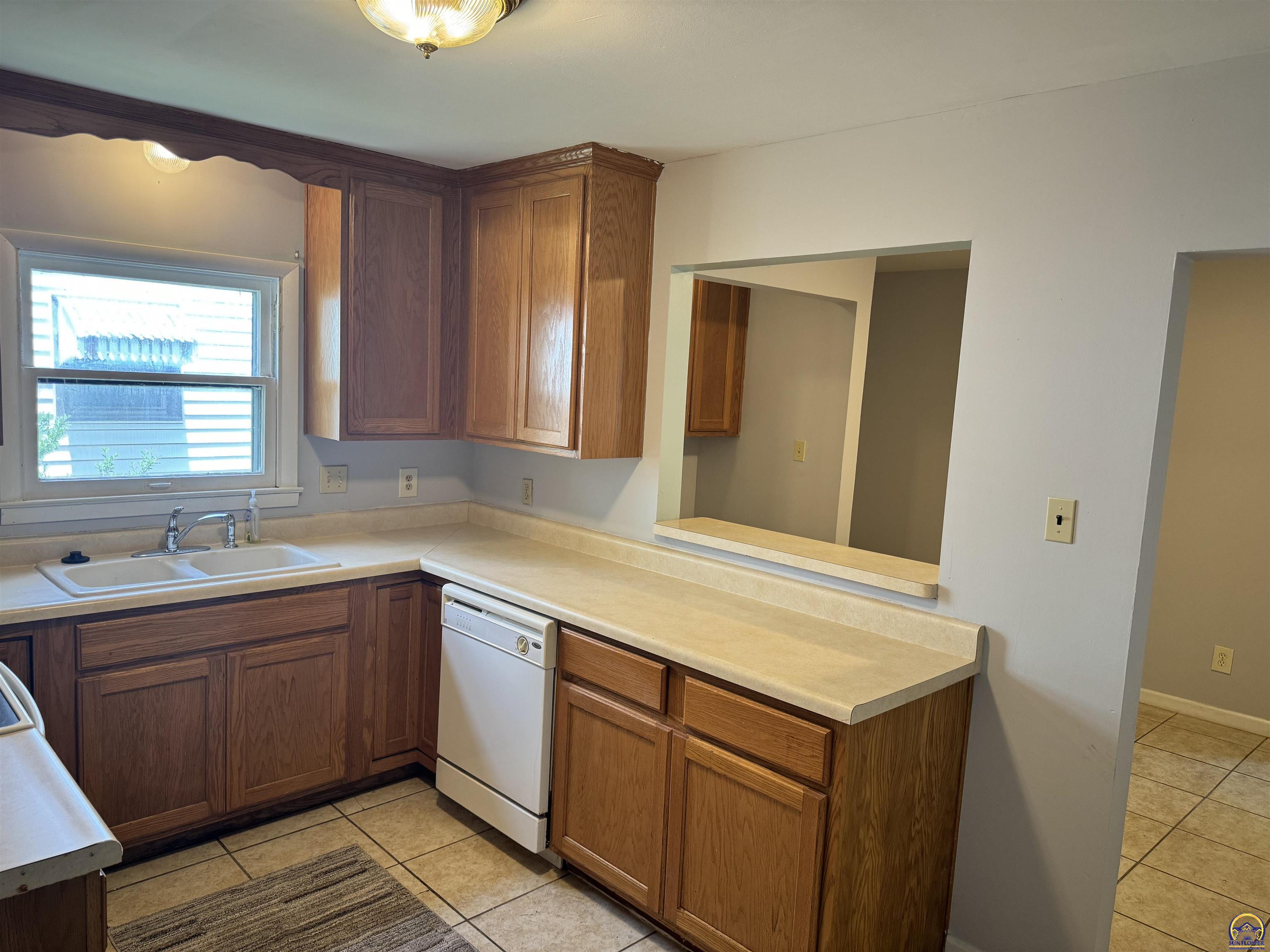 Topeka, Kansas 66618, United States, 3 Bedrooms Bedrooms, ,1 BathroomBathrooms,Residential,Pending,55669