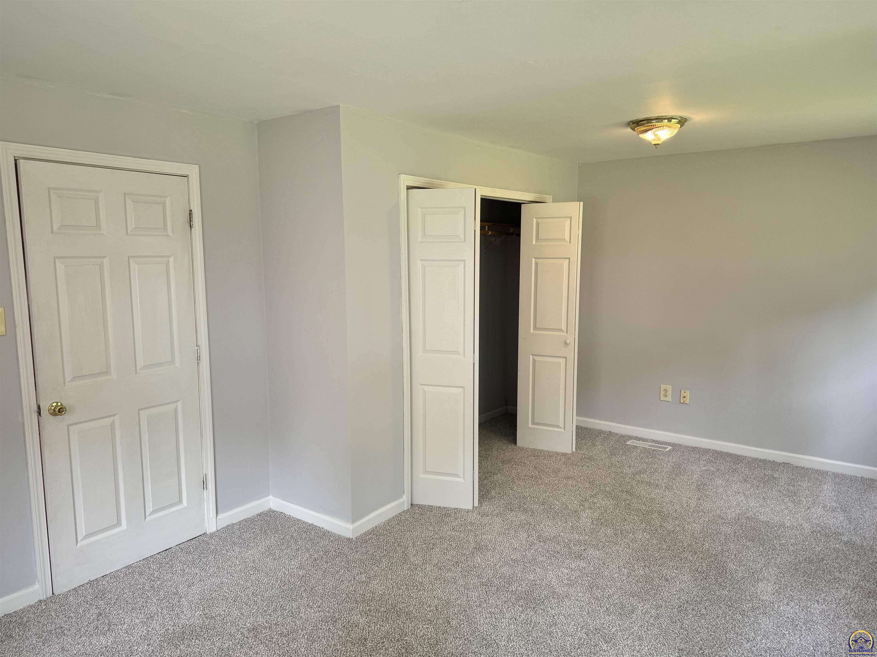 Topeka, Kansas 66618, United States, 3 Bedrooms Bedrooms, ,1 BathroomBathrooms,Residential,Pending,55669