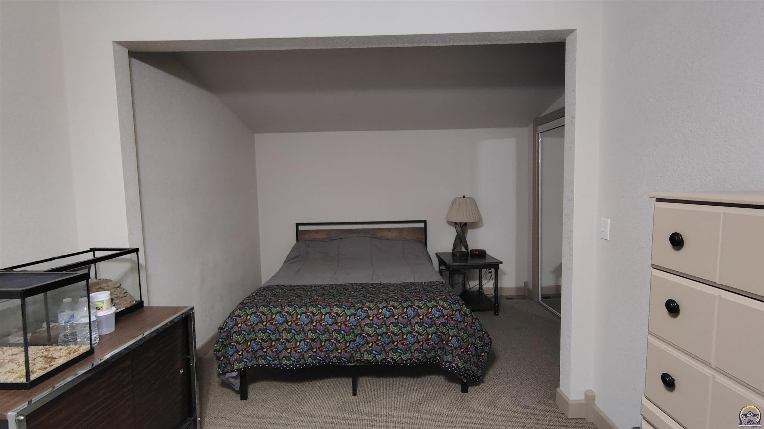 Topeka, Kansas 66612, United States, 3 Bedrooms Bedrooms, ,3 BathroomsBathrooms,Residential,Pending,137378