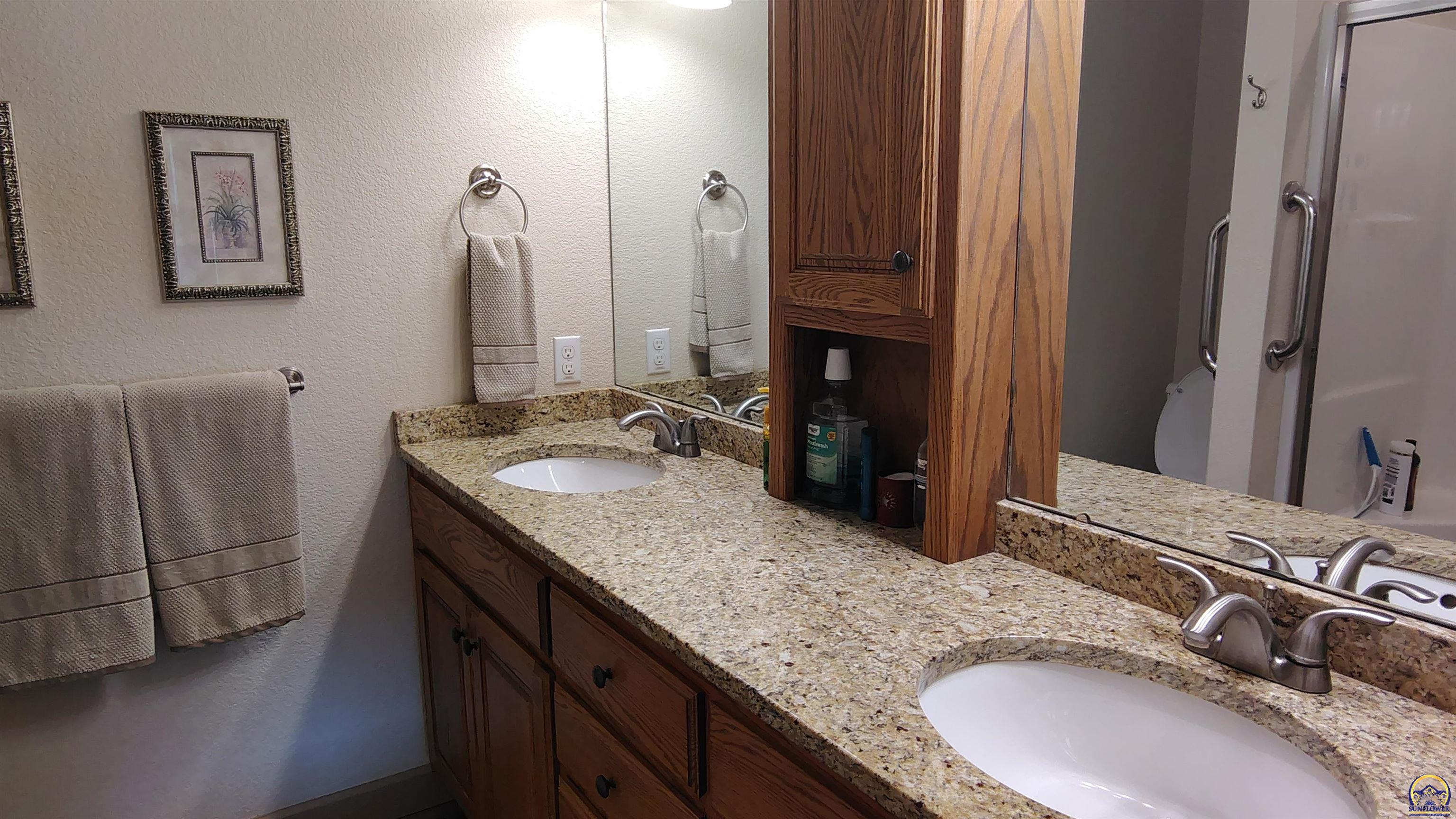 Topeka, Kansas 66612, United States, 3 Bedrooms Bedrooms, ,3 BathroomsBathrooms,Residential,Pending,137378