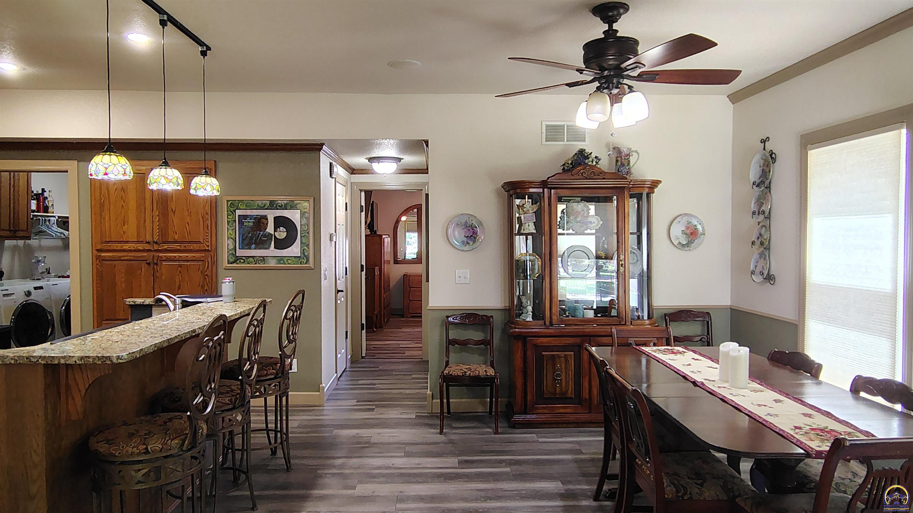 Topeka, Kansas 66612, United States, 3 Bedrooms Bedrooms, ,3 BathroomsBathrooms,Residential,Pending,137378