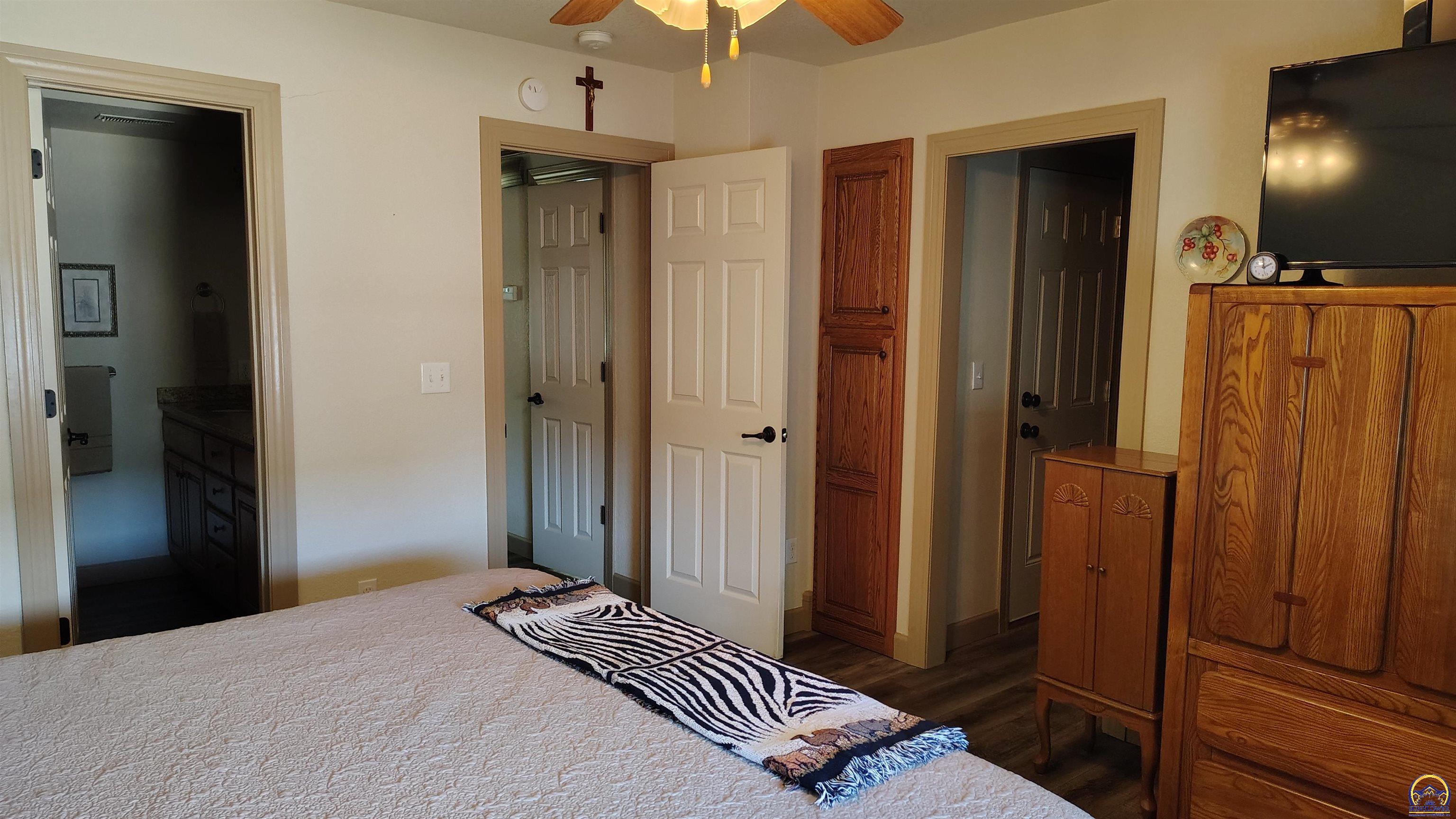 Topeka, Kansas 66612, United States, 3 Bedrooms Bedrooms, ,3 BathroomsBathrooms,Residential,Pending,137378