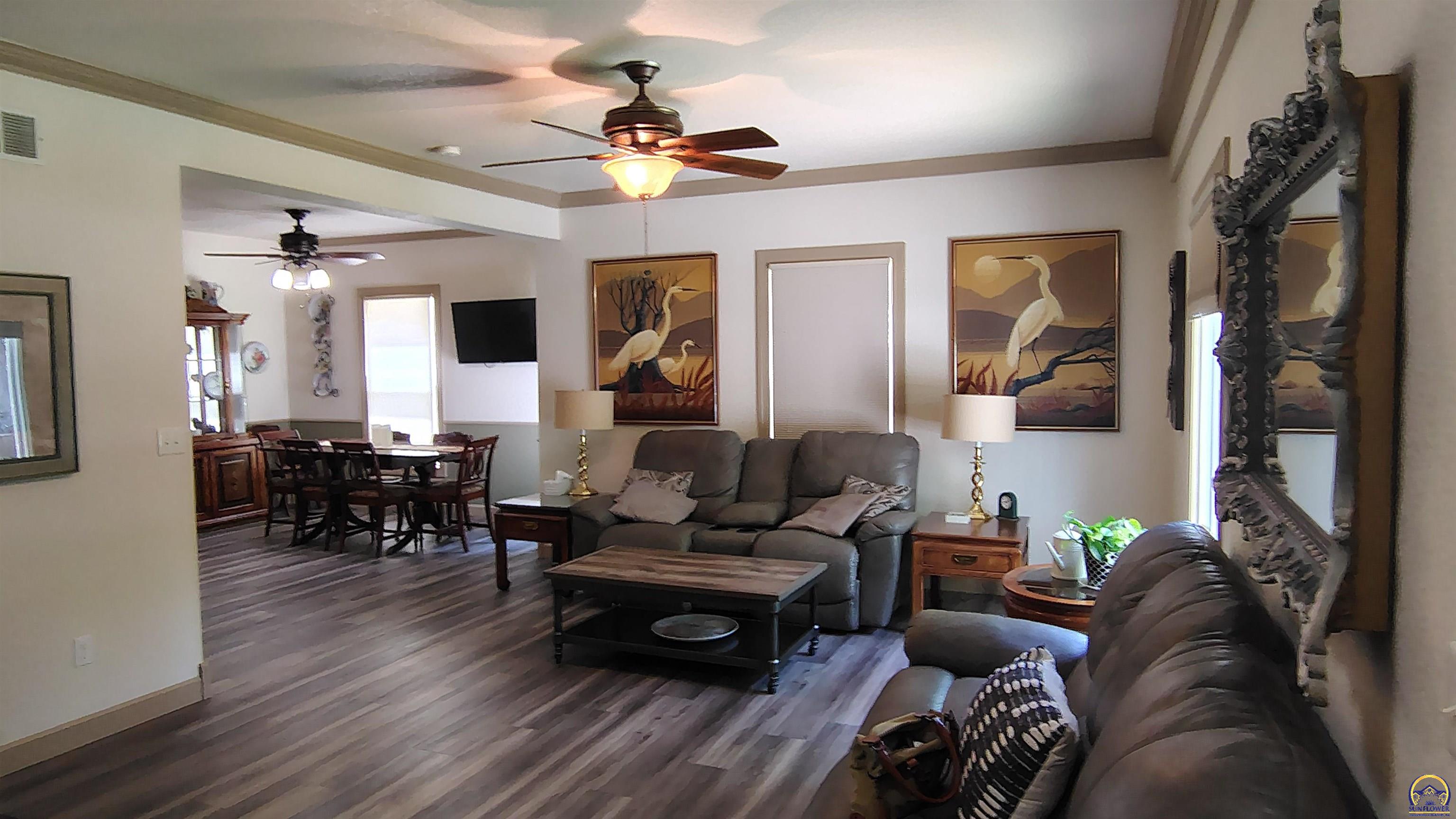 Topeka, Kansas 66612, United States, 3 Bedrooms Bedrooms, ,3 BathroomsBathrooms,Residential,Pending,137378