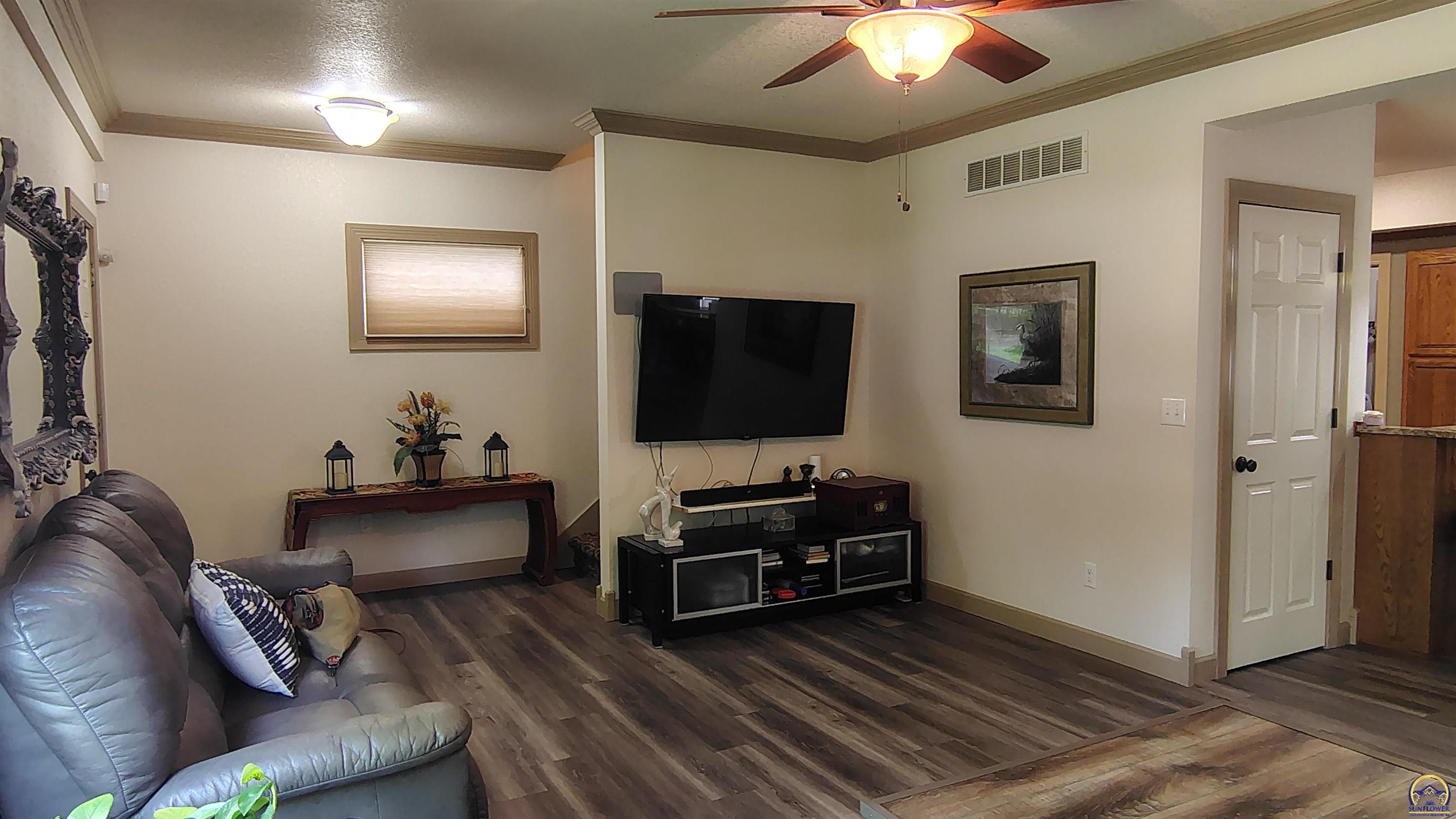 Topeka, Kansas 66612, United States, 3 Bedrooms Bedrooms, ,3 BathroomsBathrooms,Residential,Pending,137378