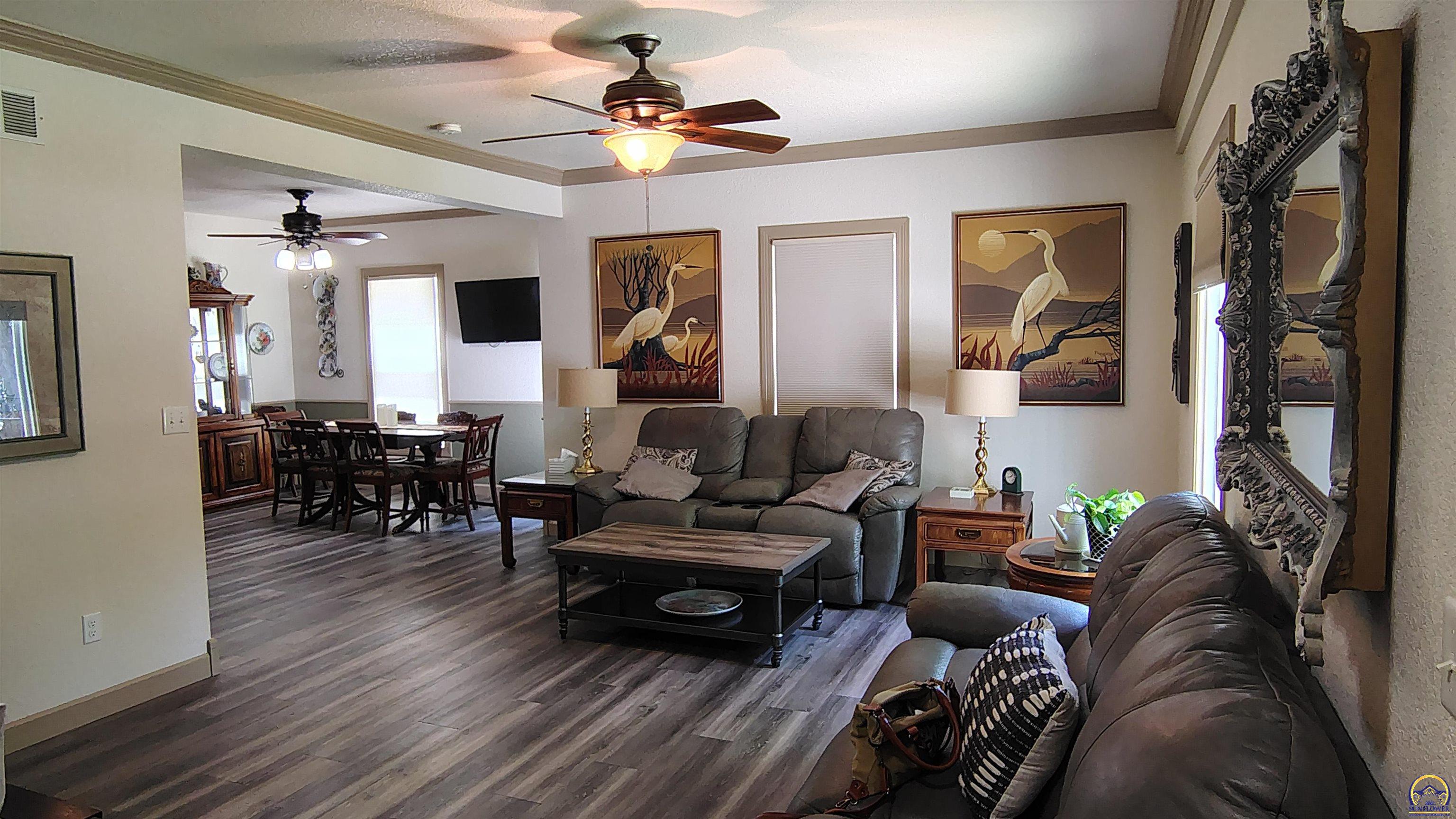 Topeka, Kansas 66612, United States, 3 Bedrooms Bedrooms, ,3 BathroomsBathrooms,Residential,Pending,137378