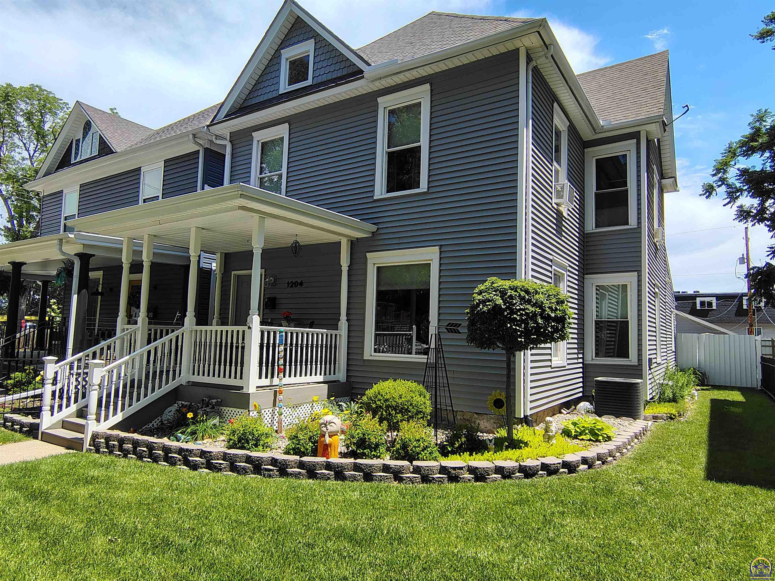 Topeka, Kansas 66612, United States, 3 Bedrooms Bedrooms, ,3 BathroomsBathrooms,Residential,Pending,137378