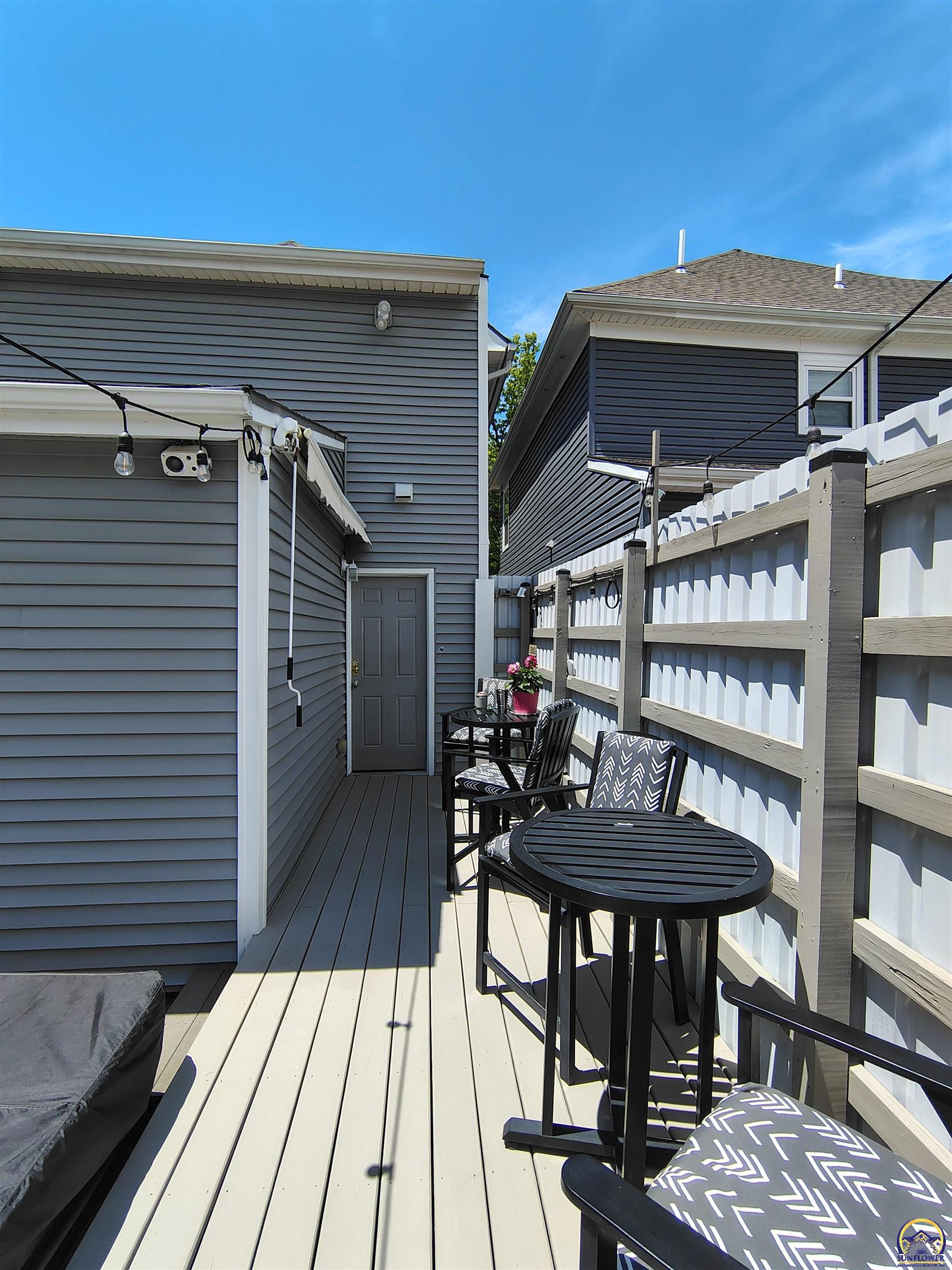 Topeka, Kansas 66612, United States, 3 Bedrooms Bedrooms, ,3 BathroomsBathrooms,Residential,Pending,137378