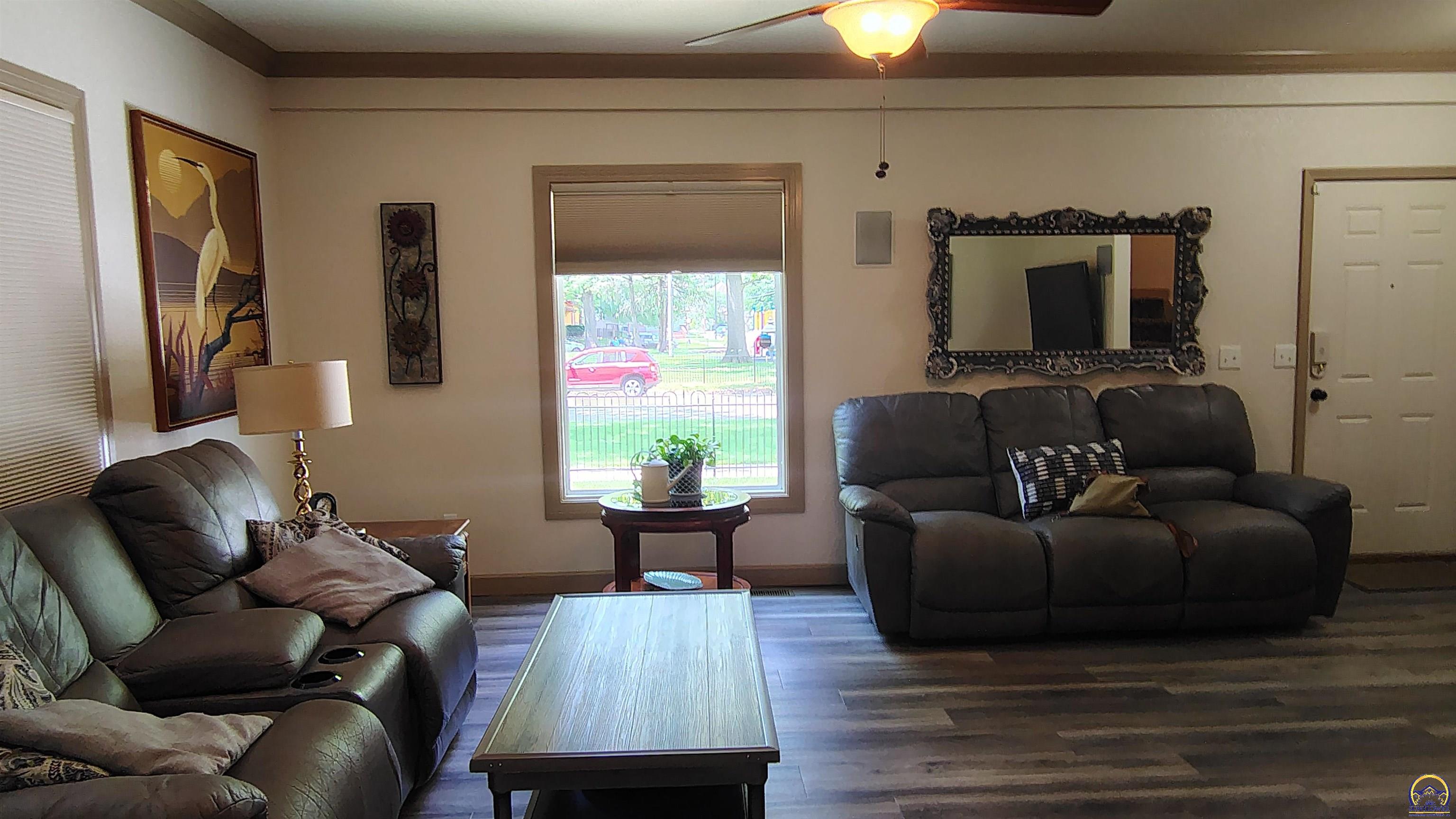 Topeka, Kansas 66612, United States, 3 Bedrooms Bedrooms, ,3 BathroomsBathrooms,Residential,Pending,137378