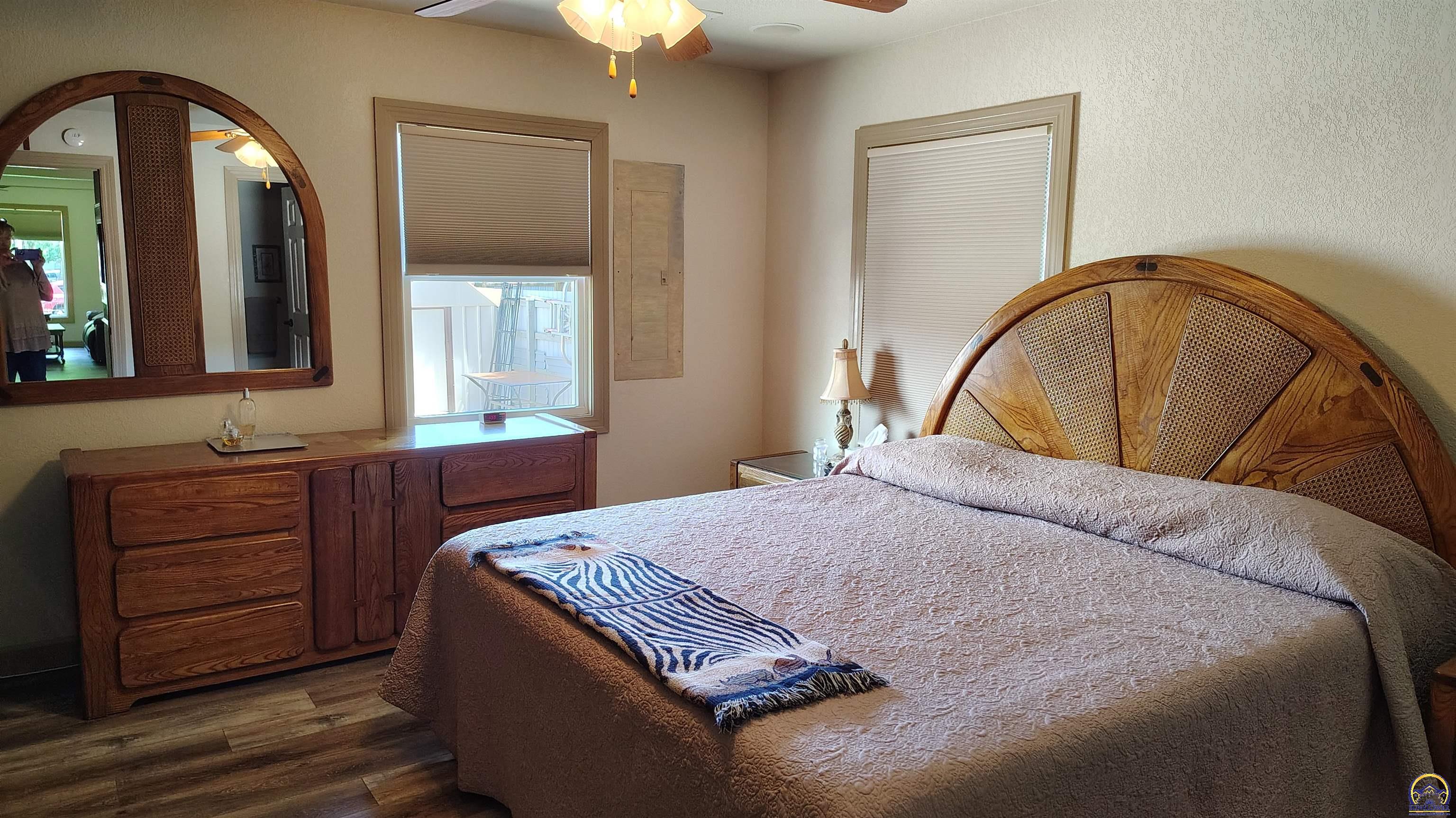 Topeka, Kansas 66612, United States, 3 Bedrooms Bedrooms, ,3 BathroomsBathrooms,Residential,Pending,137378