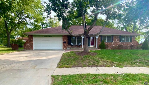 Photo of 1956 SW Navajo Ln, Topeka, KS 66604 (MLS # 246803)