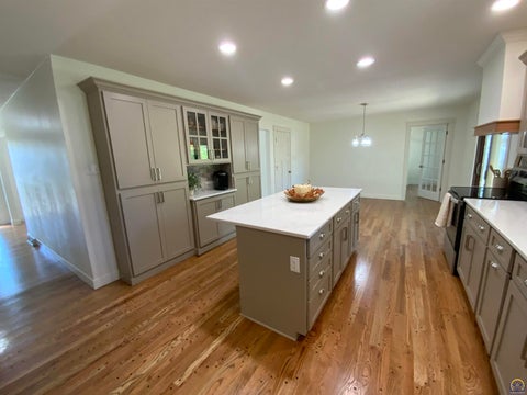 Tiny photo for 1956 SW Navajo Ln, Topeka, KS 66604 (MLS # 246803)