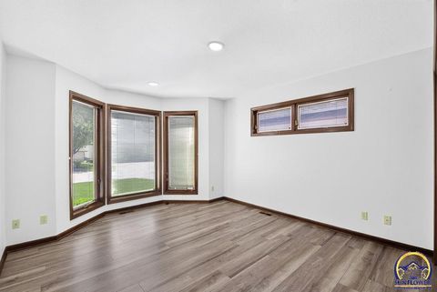 Tiny photo for 2327 SW Brookhaven Ln #7, Topeka, KS 66614 (MLS # 245568)