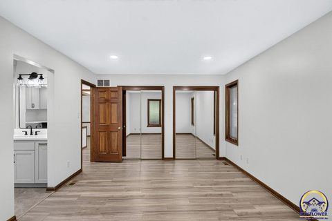 Tiny photo for 2327 SW Brookhaven Ln #7, Topeka, KS 66614 (MLS # 245568)