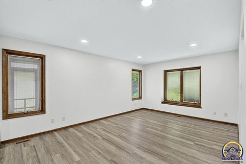 Tiny photo for 2327 SW Brookhaven Ln #7, Topeka, KS 66614 (MLS # 245568)