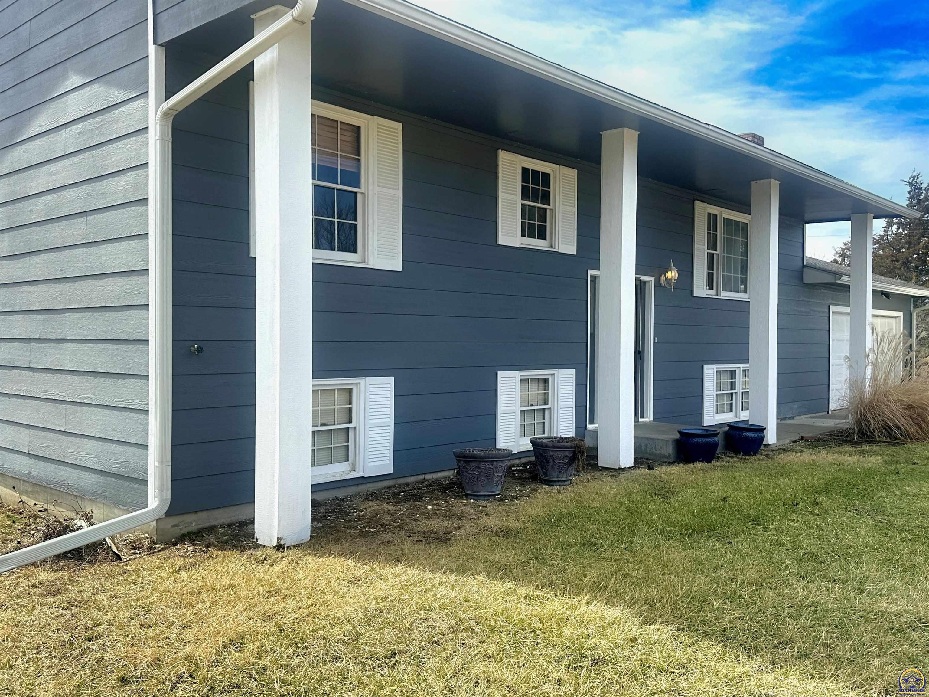 Wakarusa, Kansas 66546, United States, 4 Bedrooms Bedrooms, ,2 BathroomsBathrooms,Residential,Pending,85842