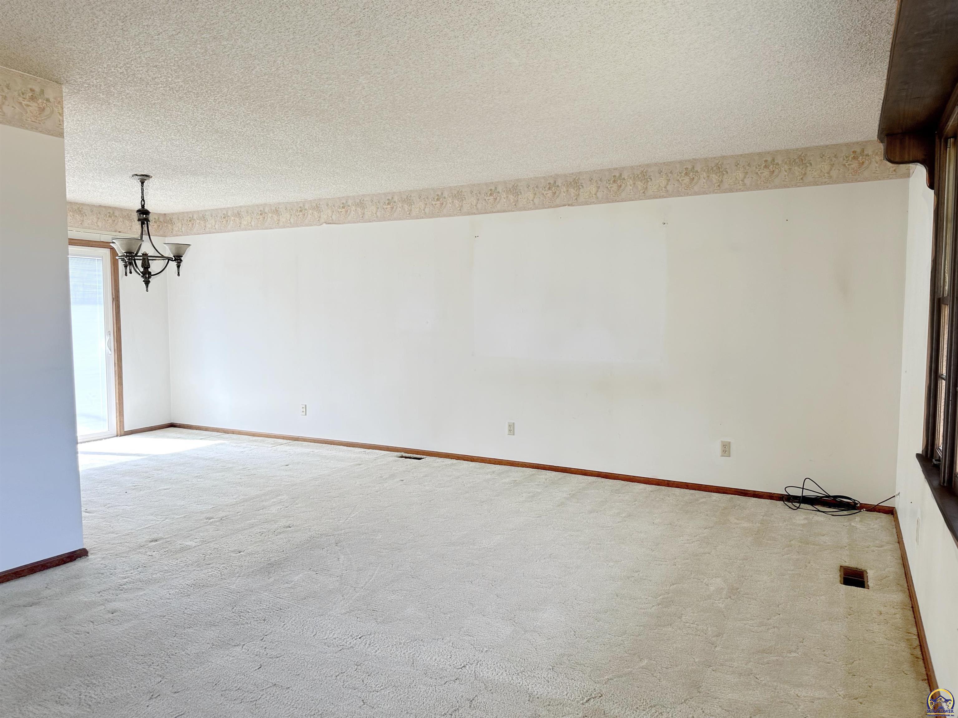 Wakarusa, Kansas 66546, United States, 4 Bedrooms Bedrooms, ,2 BathroomsBathrooms,Residential,Pending,85842