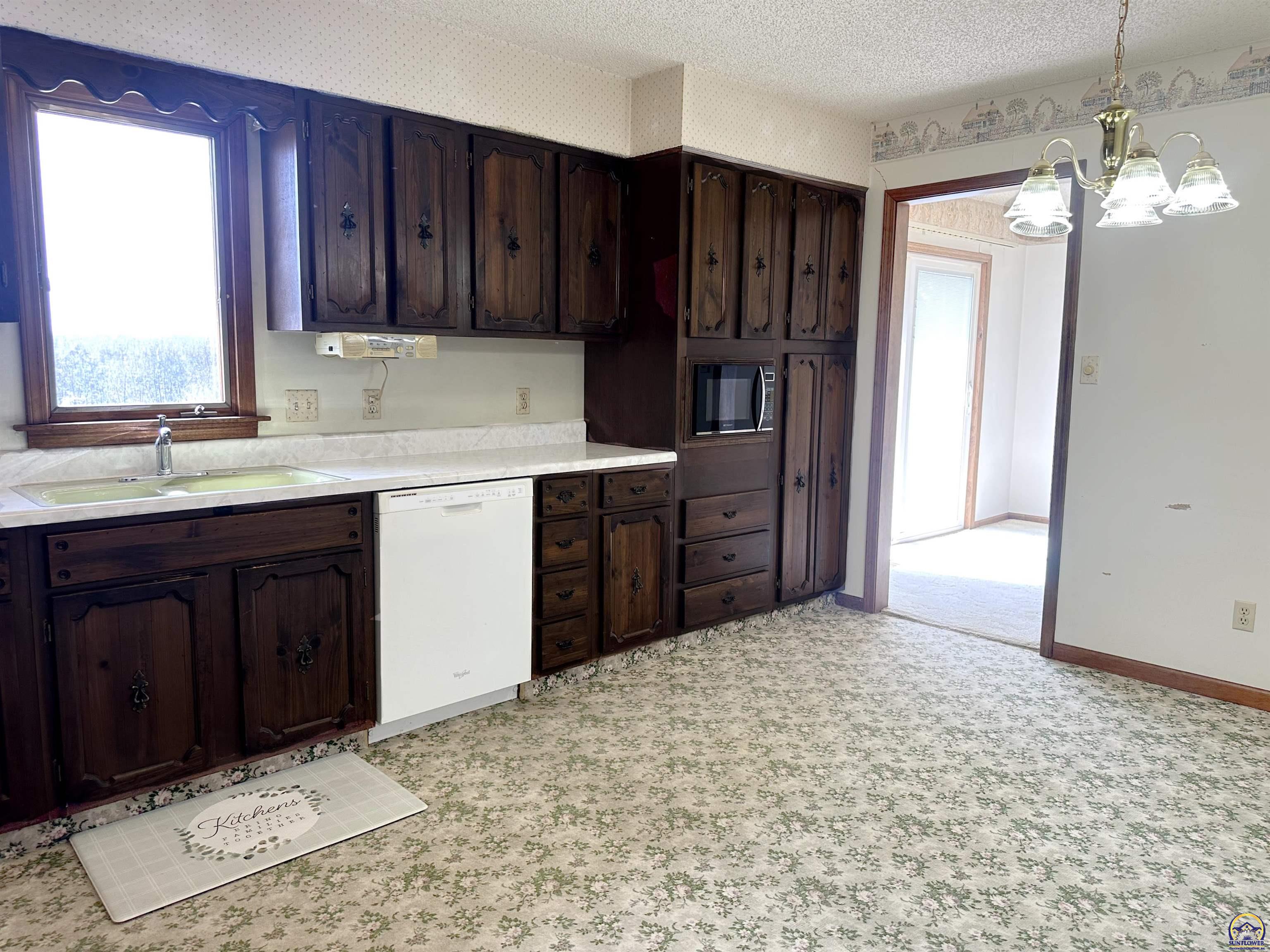 Wakarusa, Kansas 66546, United States, 4 Bedrooms Bedrooms, ,2 BathroomsBathrooms,Residential,Pending,85842