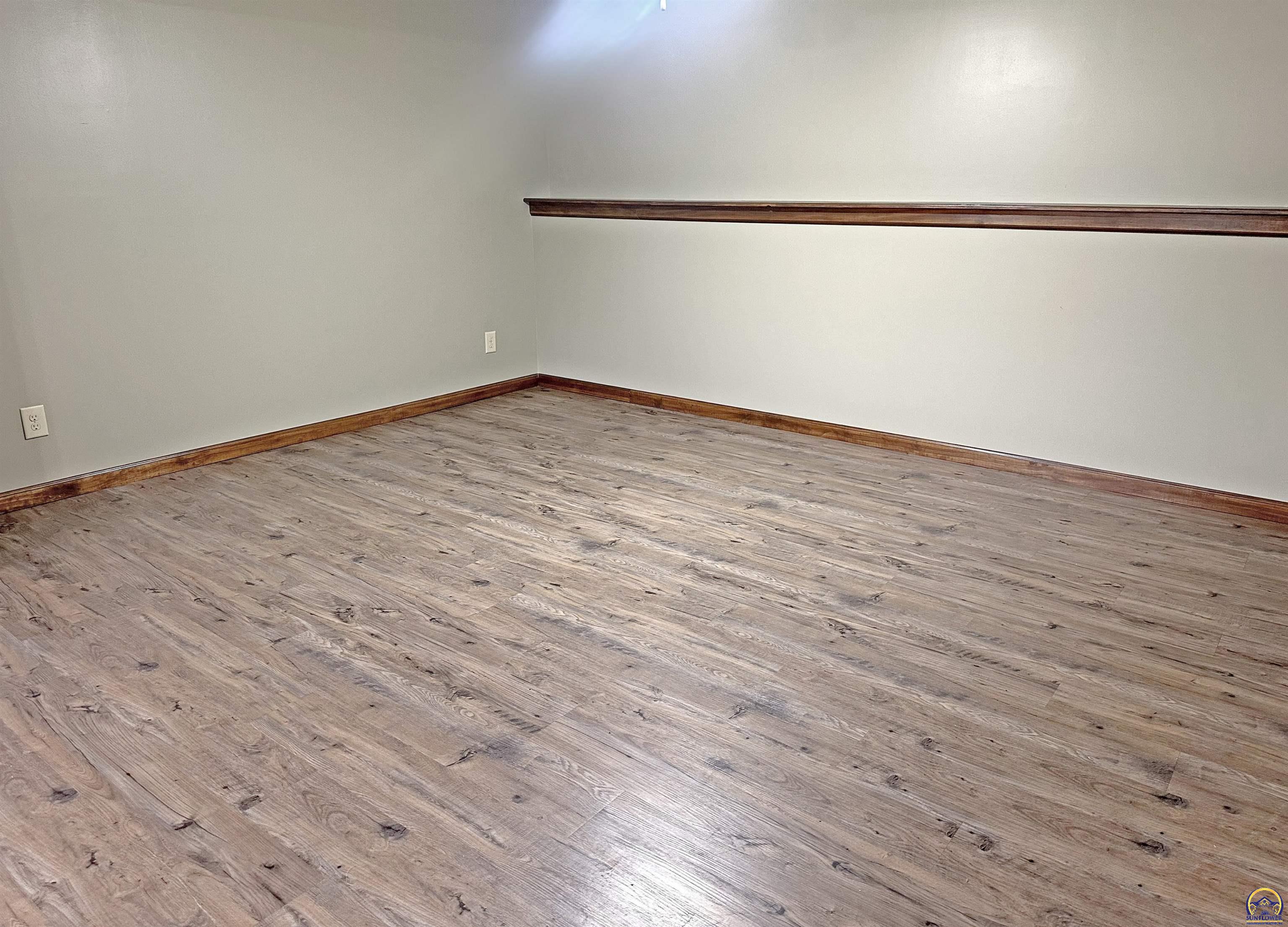 Wakarusa, Kansas 66546, United States, 4 Bedrooms Bedrooms, ,2 BathroomsBathrooms,Residential,Pending,85842