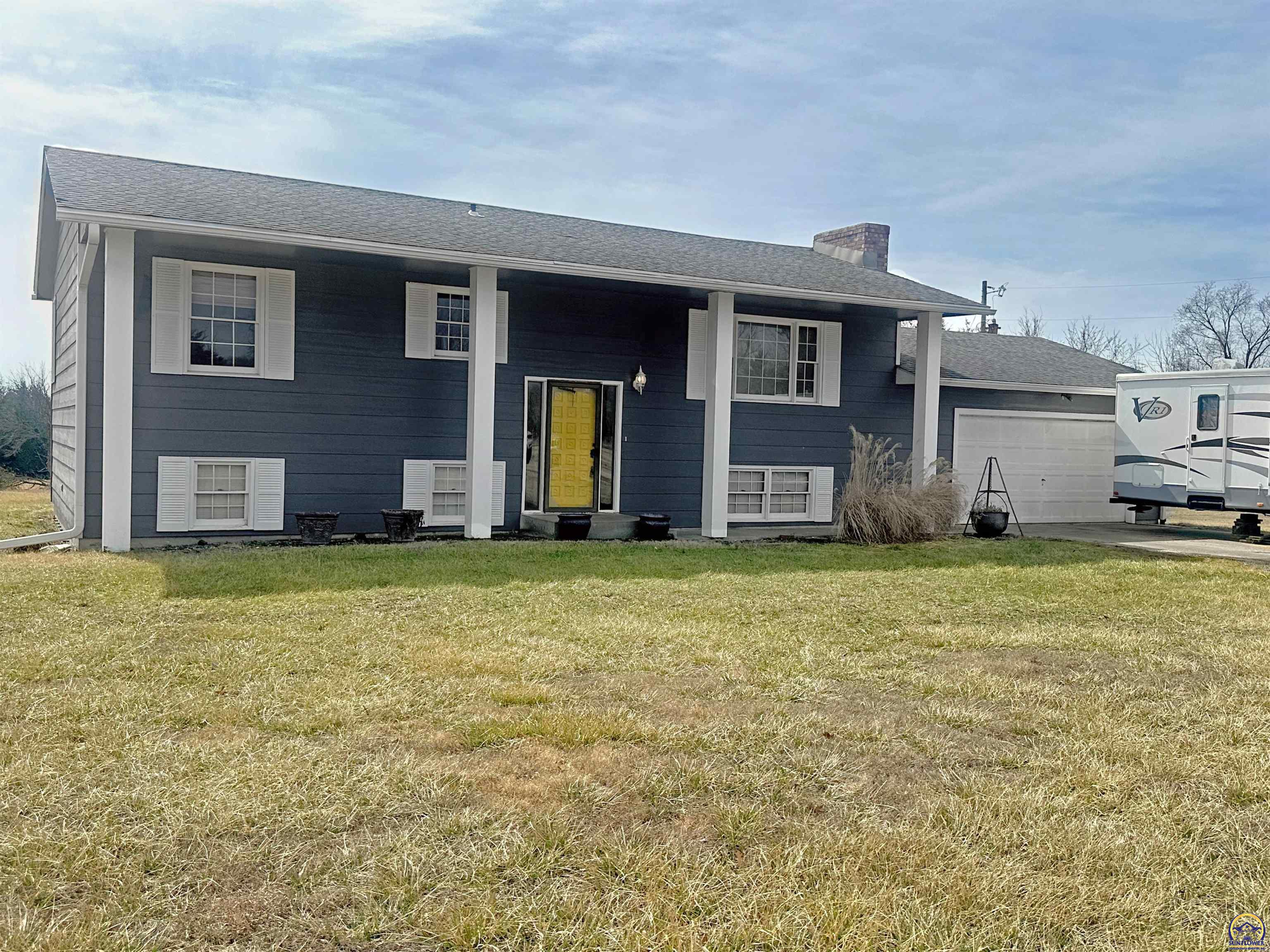 Wakarusa, Kansas 66546, United States, 4 Bedrooms Bedrooms, ,2 BathroomsBathrooms,Residential,Pending,85842