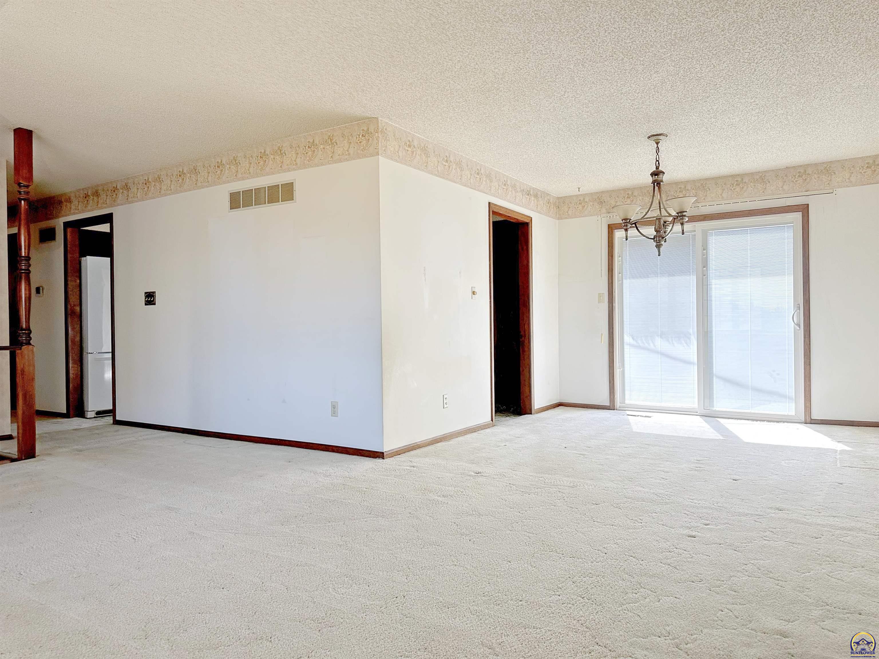 Wakarusa, Kansas 66546, United States, 4 Bedrooms Bedrooms, ,2 BathroomsBathrooms,Residential,Pending,85842