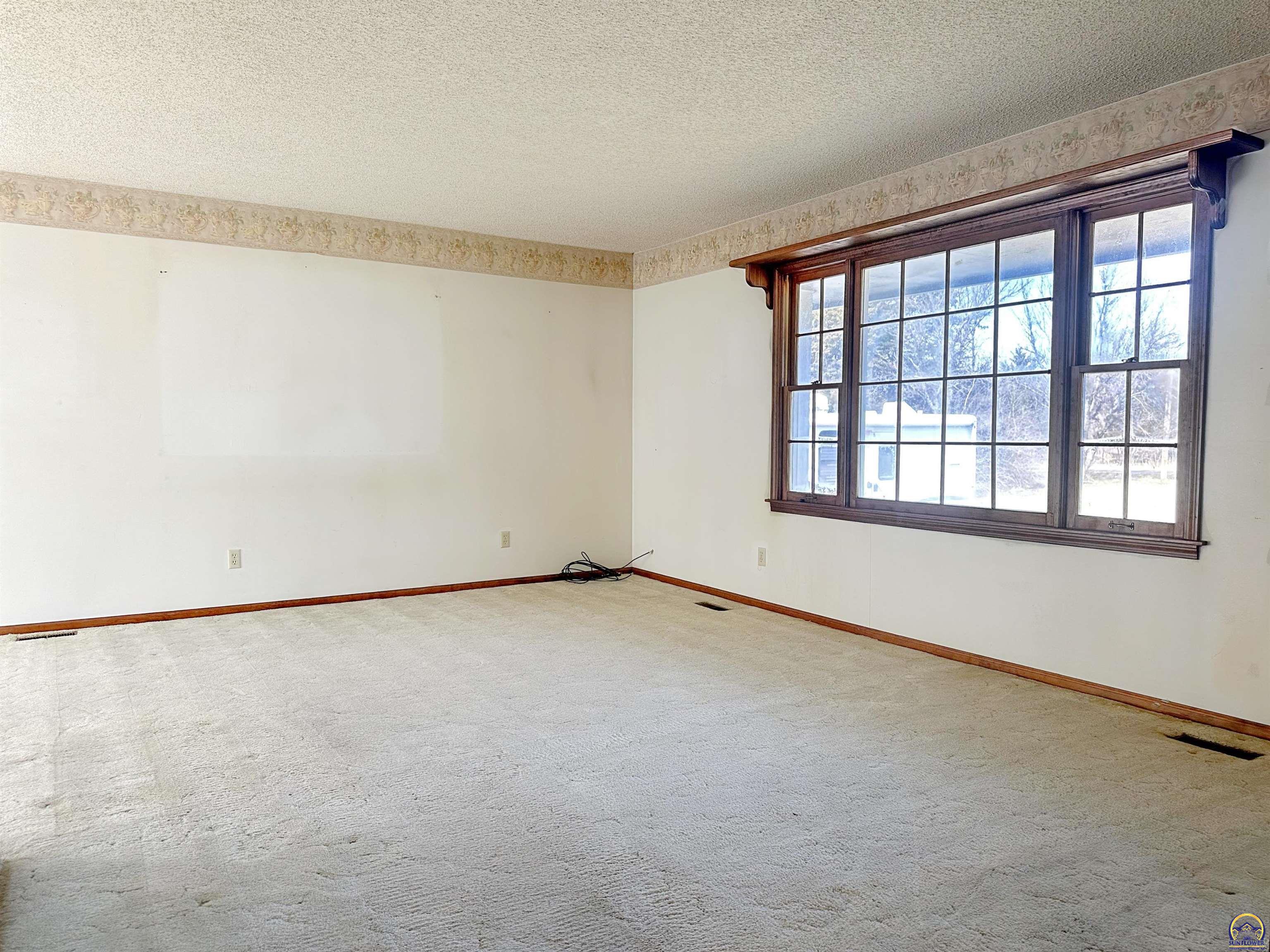 Wakarusa, Kansas 66546, United States, 4 Bedrooms Bedrooms, ,2 BathroomsBathrooms,Residential,Pending,85842