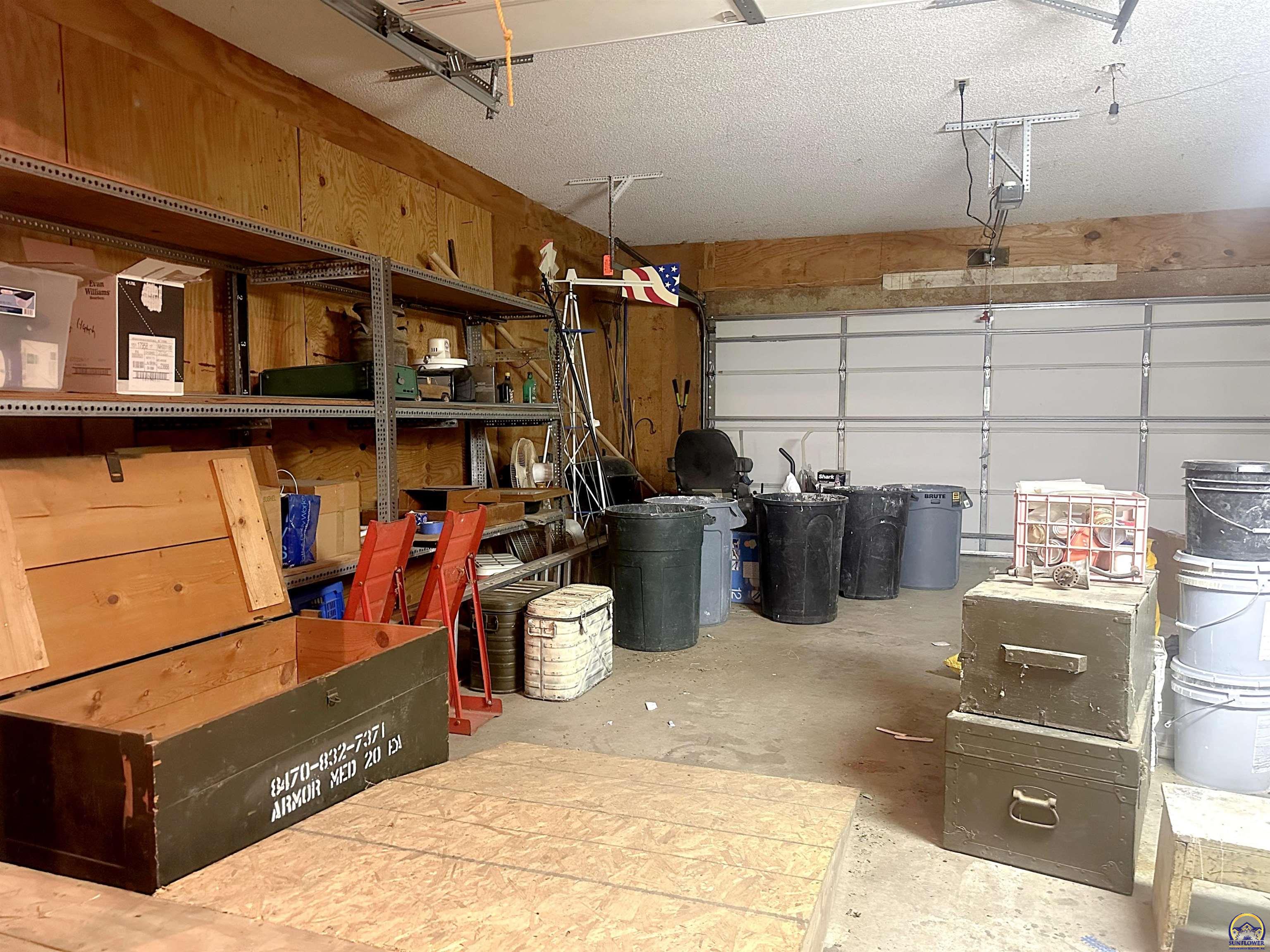 Wakarusa, Kansas 66546, United States, 4 Bedrooms Bedrooms, ,2 BathroomsBathrooms,Residential,Pending,85842