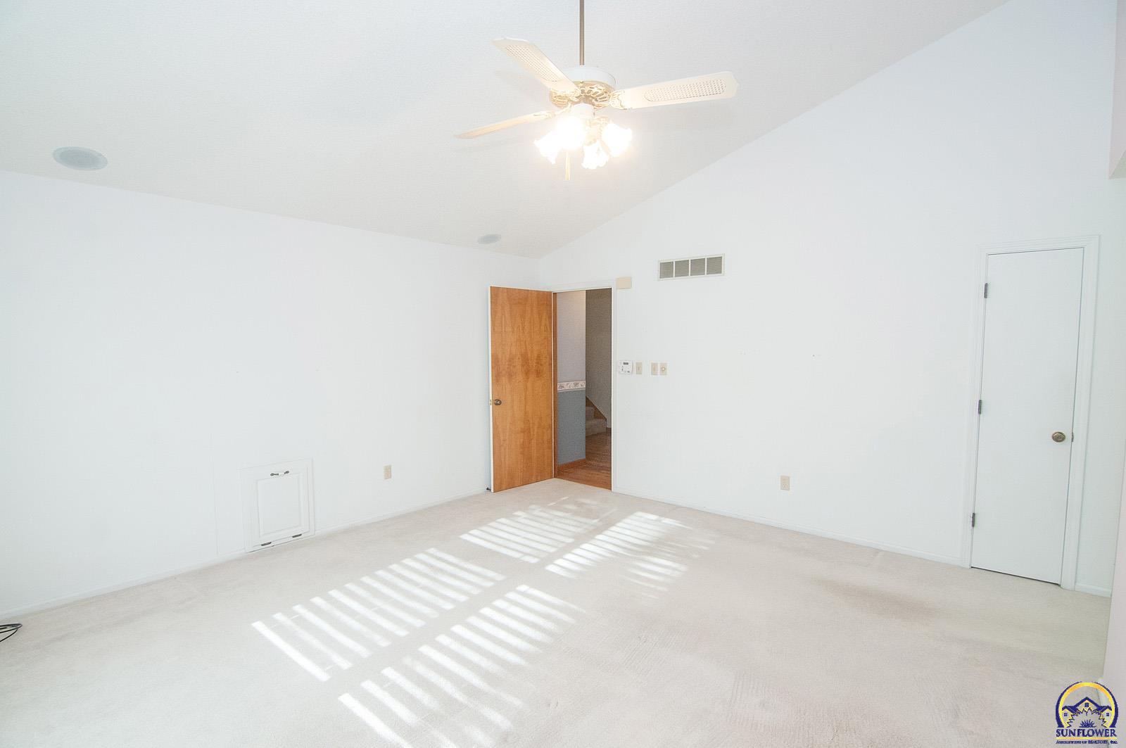 Topeka, Kansas 66605, United States, 3 Bedrooms Bedrooms, ,2 BathroomsBathrooms,Residential,Pending,131618